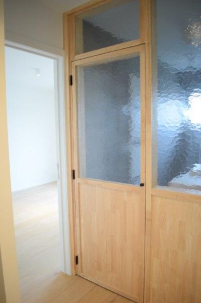 Trendy gerenoveerd app met 2 slaapkamers en garage box. foto 12