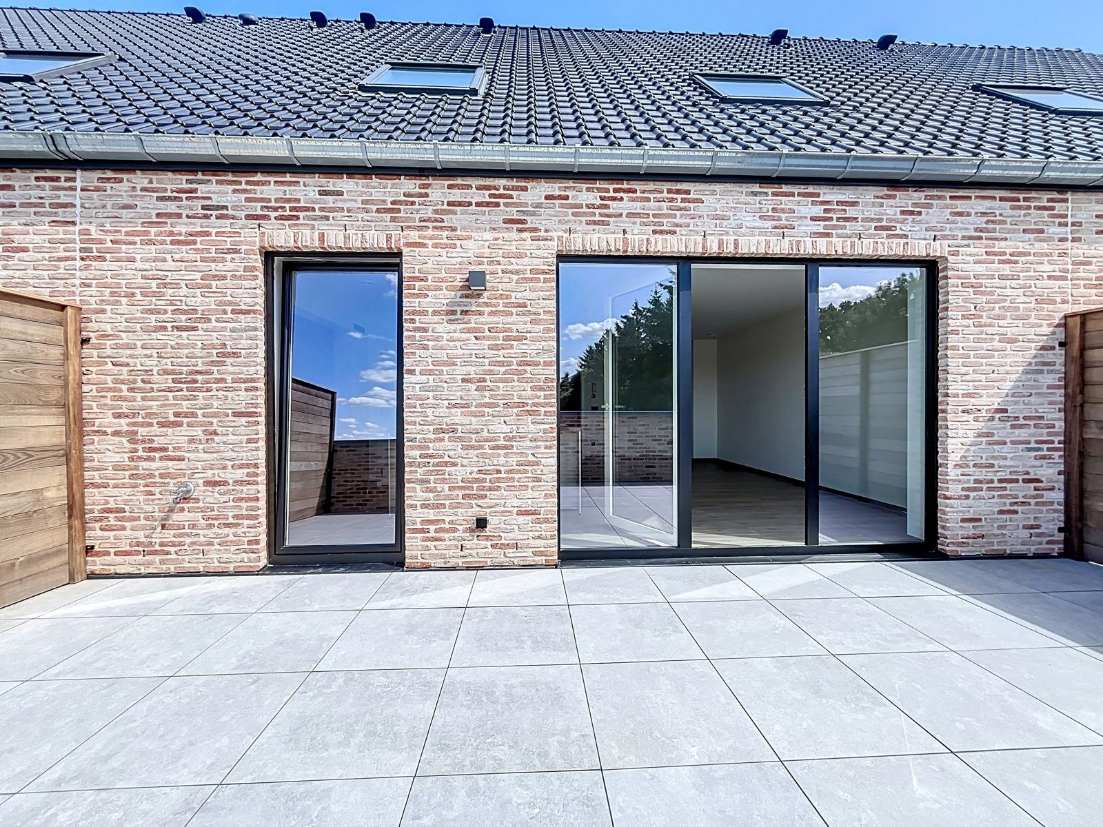 BEN Duplex app met 3 slpks -- 2bdks en terras foto 11