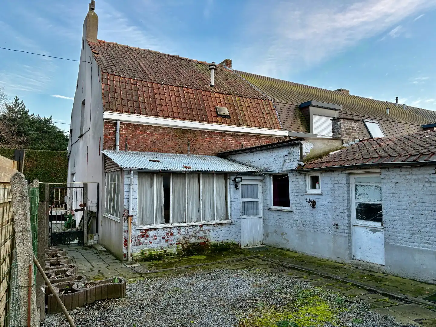 Renovatieproject op 767 m², met garage en uitweg.  foto 14