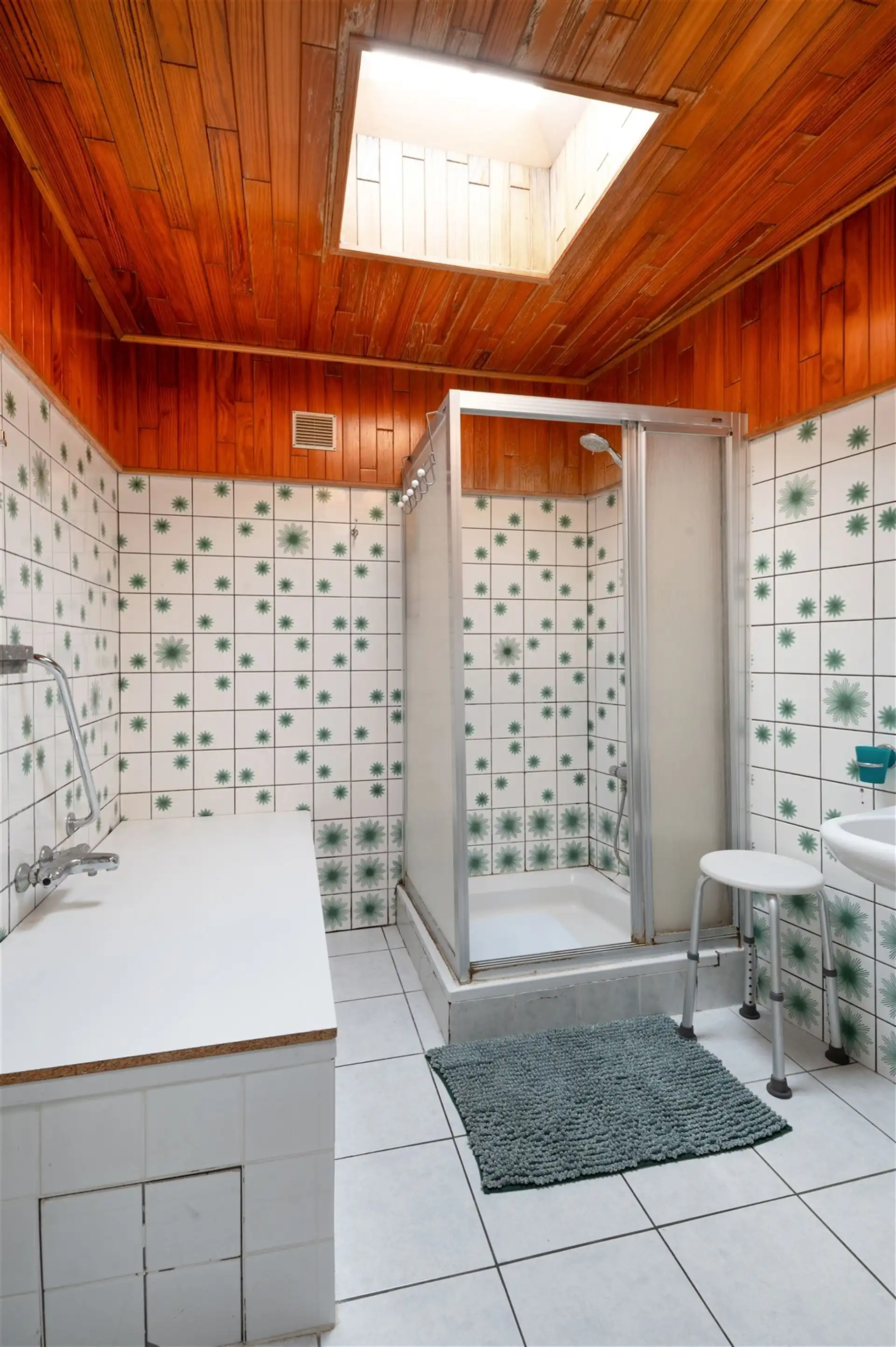 Ruime geziswoning met dubbele garage foto 8