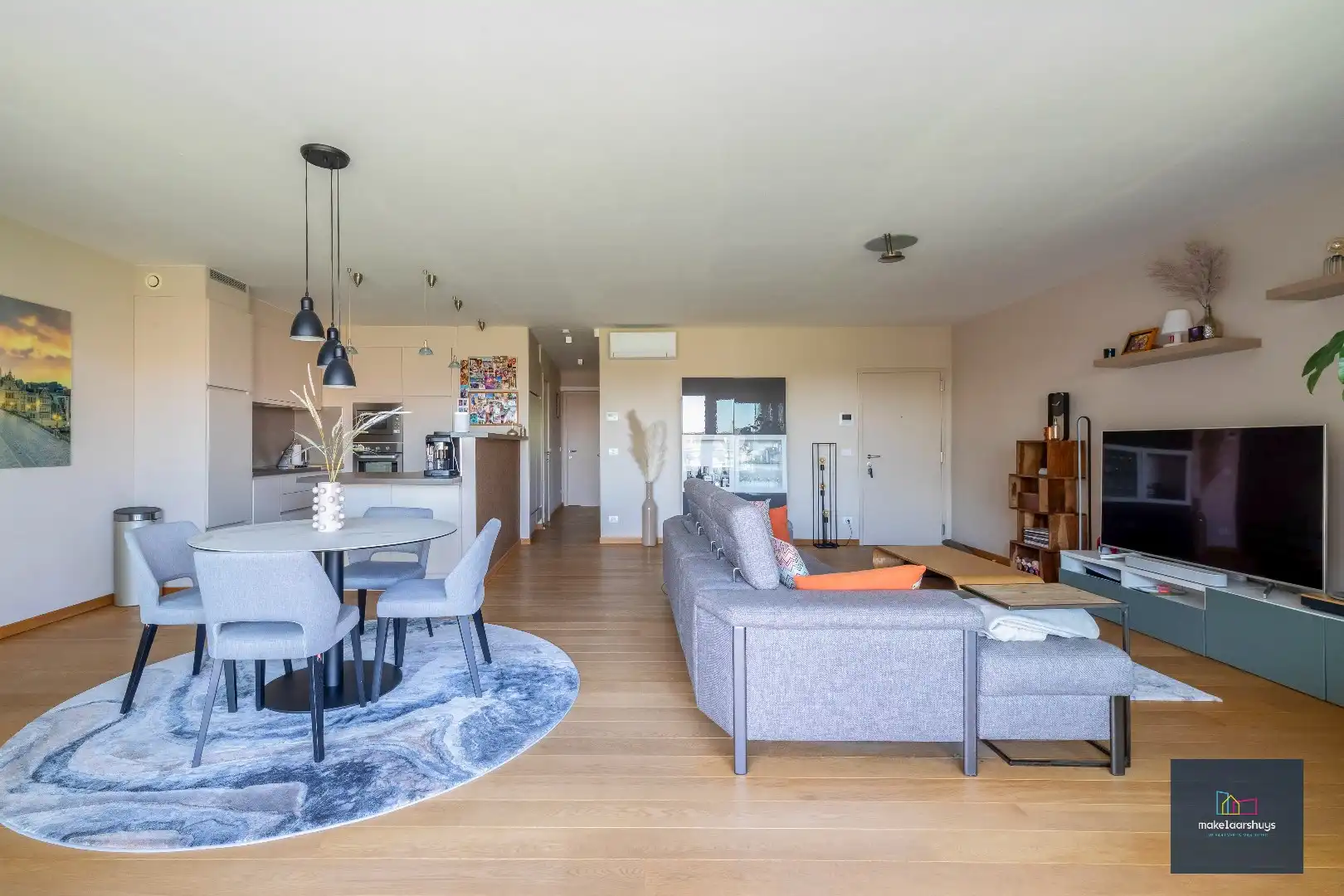 Stijlvol 2 slpk. appartement met ruim terras en staanplaats foto 2