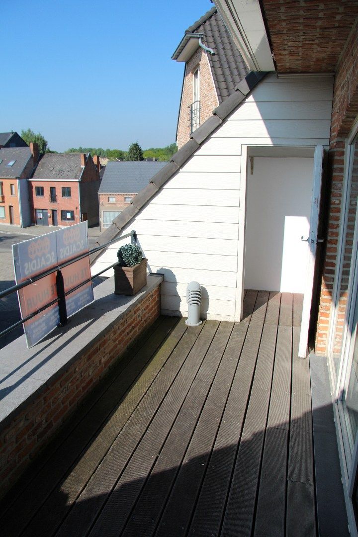 Ruim dakappartement met 2 slk, terras en garage foto 11