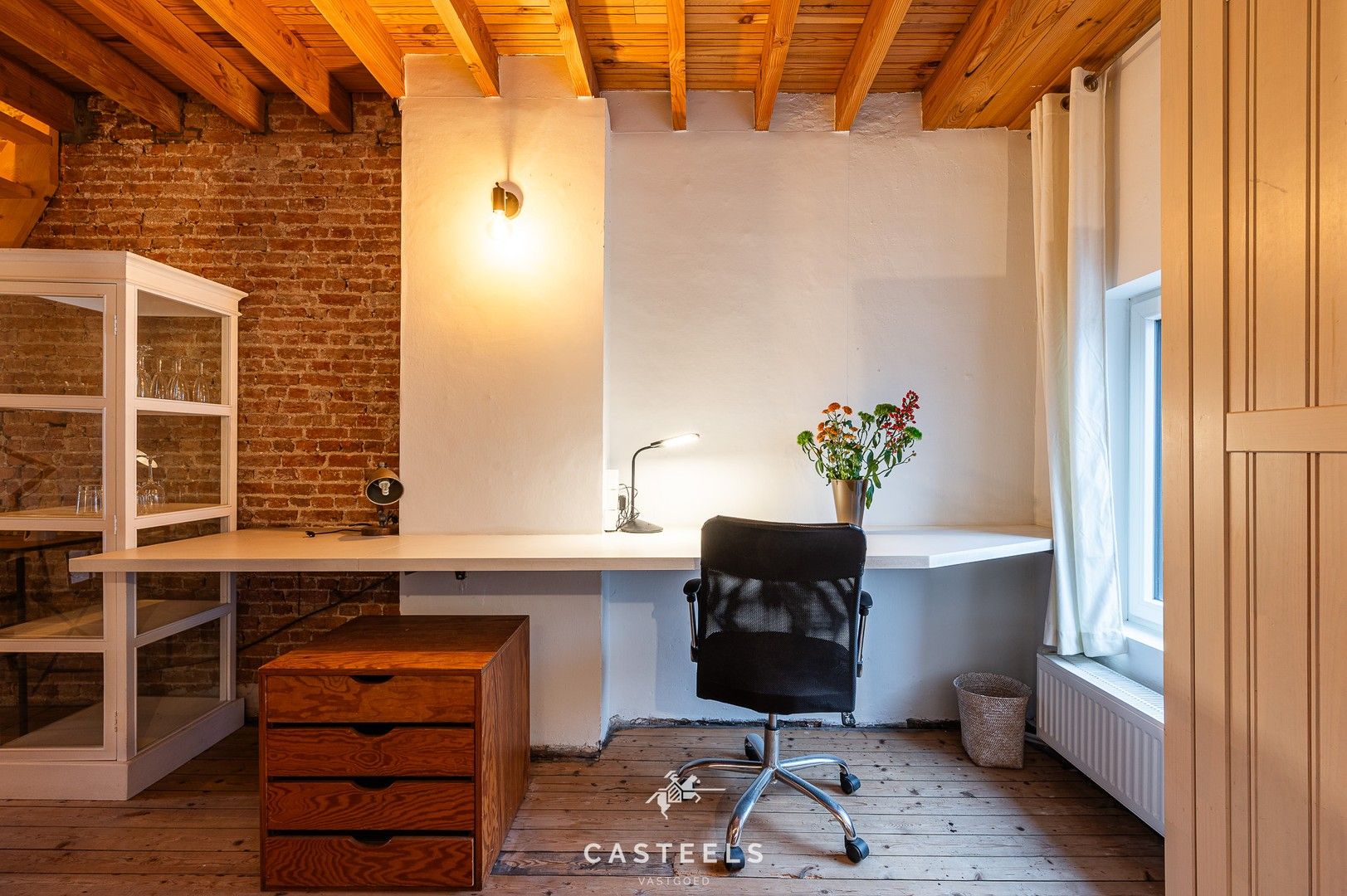 Instapklare stadswoning nabij station Brugge met tuin en studio foto 18