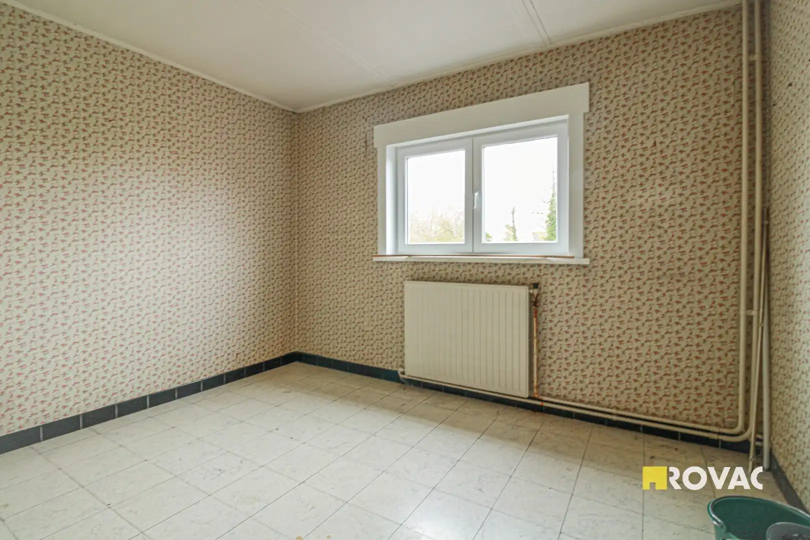 Deels te renoveren lichtrijk appartement met garage! foto 6