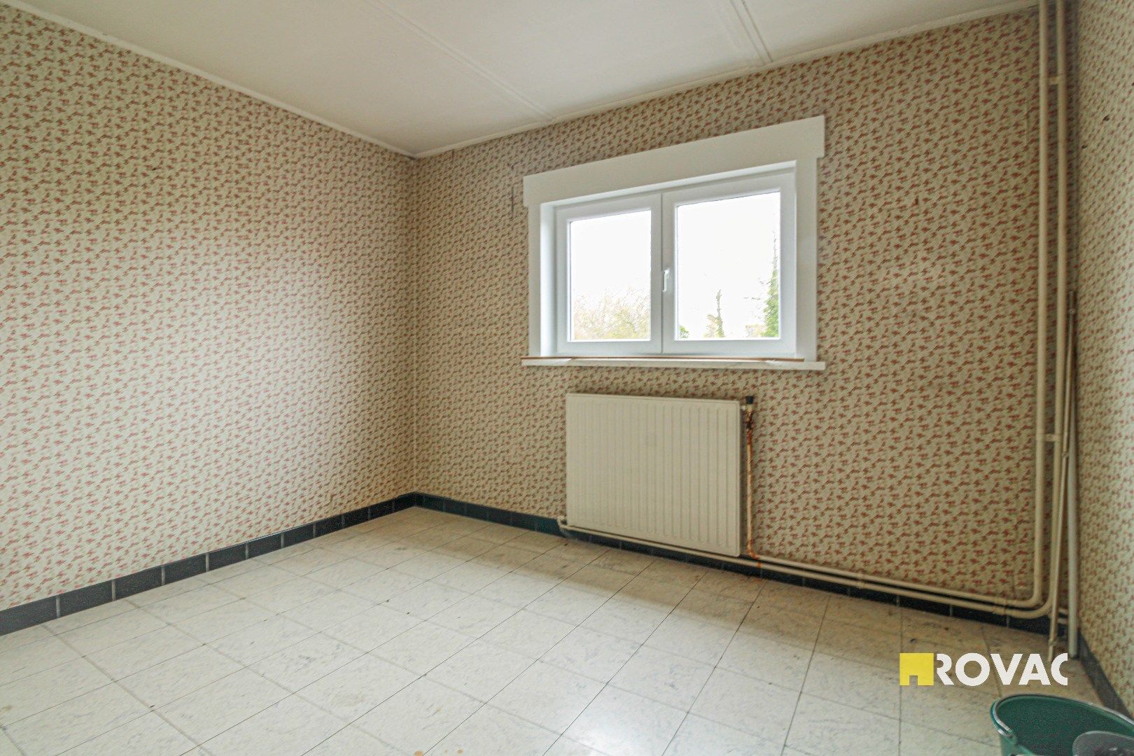 Deels te renoveren lichtrijk appartement met garage! foto 6