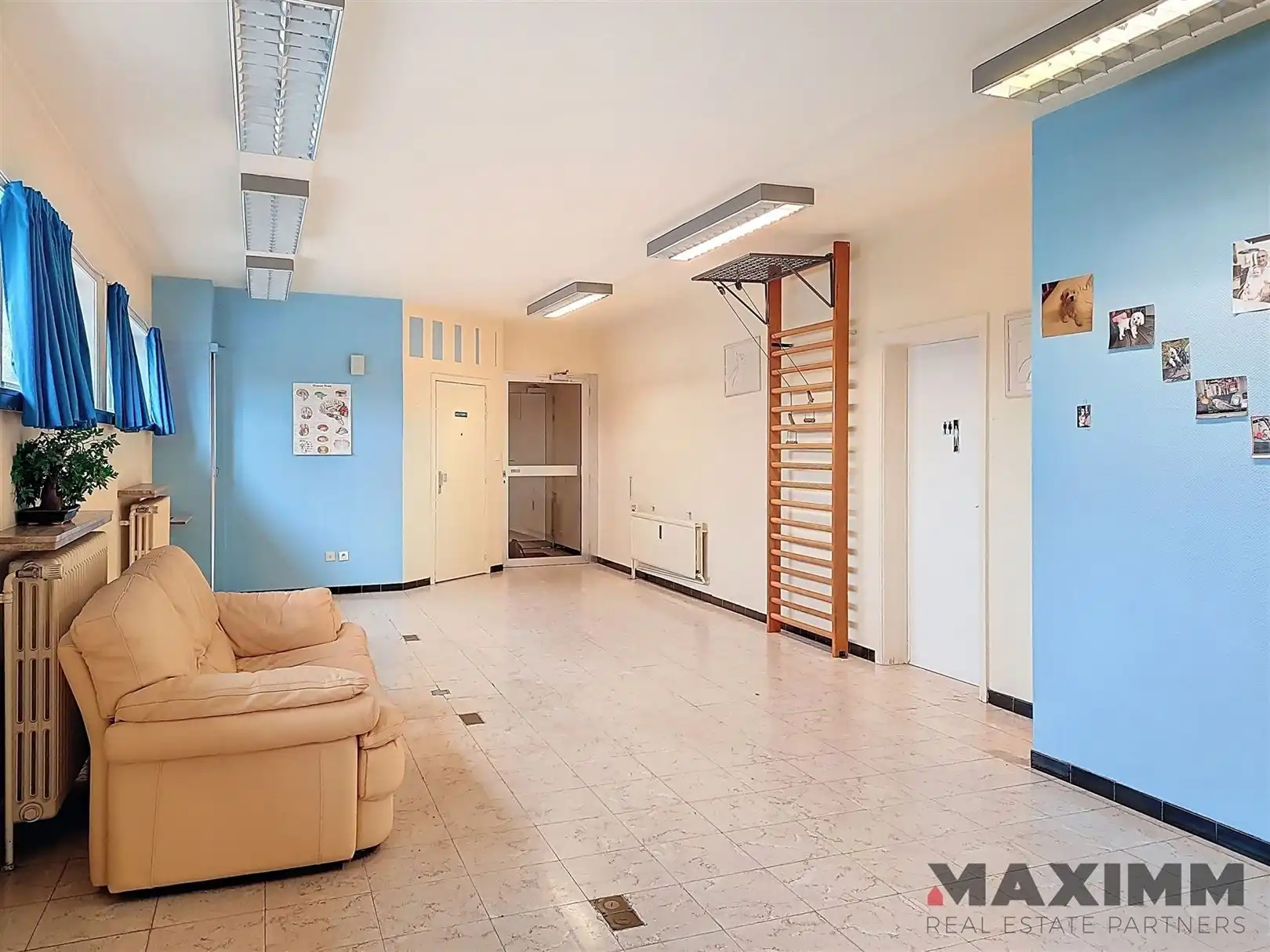 Gelijkvloers hoekpand, volledig onderkelderd op stategische locatie foto 10