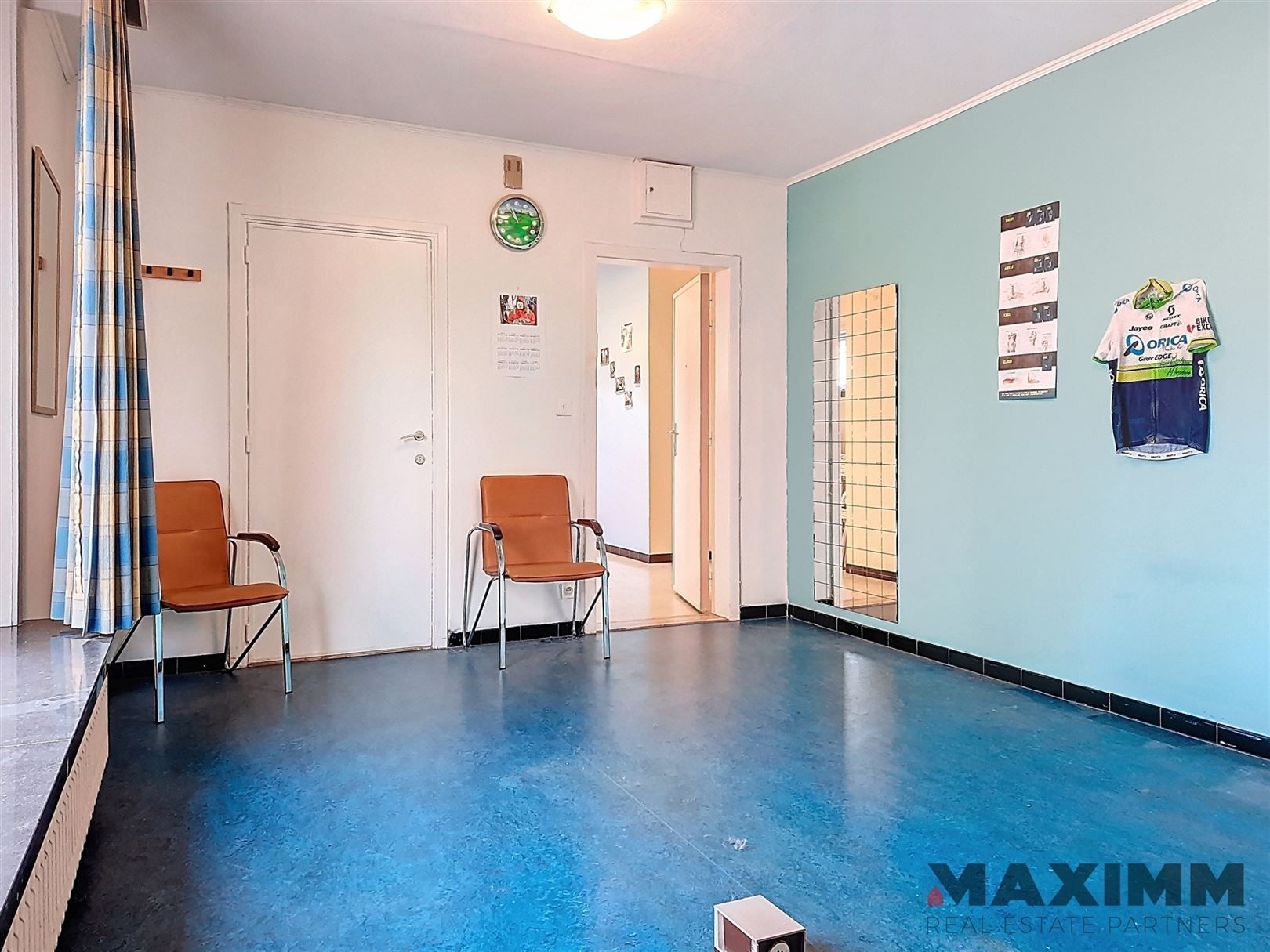 Gelijkvloers hoekpand, volledig onderkelderd op stategische locatie foto 10