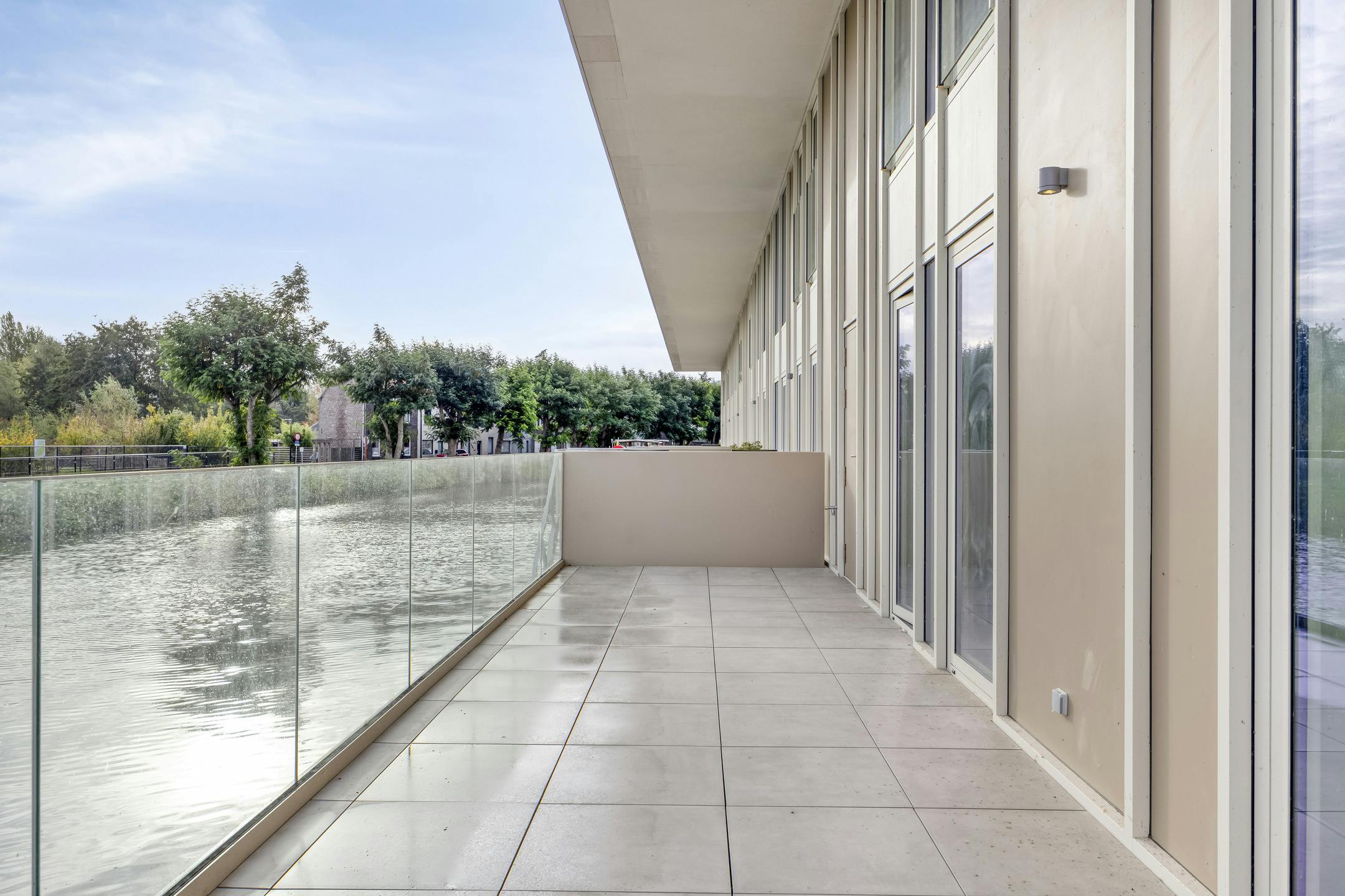 Duplex appartement met 3 slaapkamers aan het water te koop!  foto {{pictureIndex}}