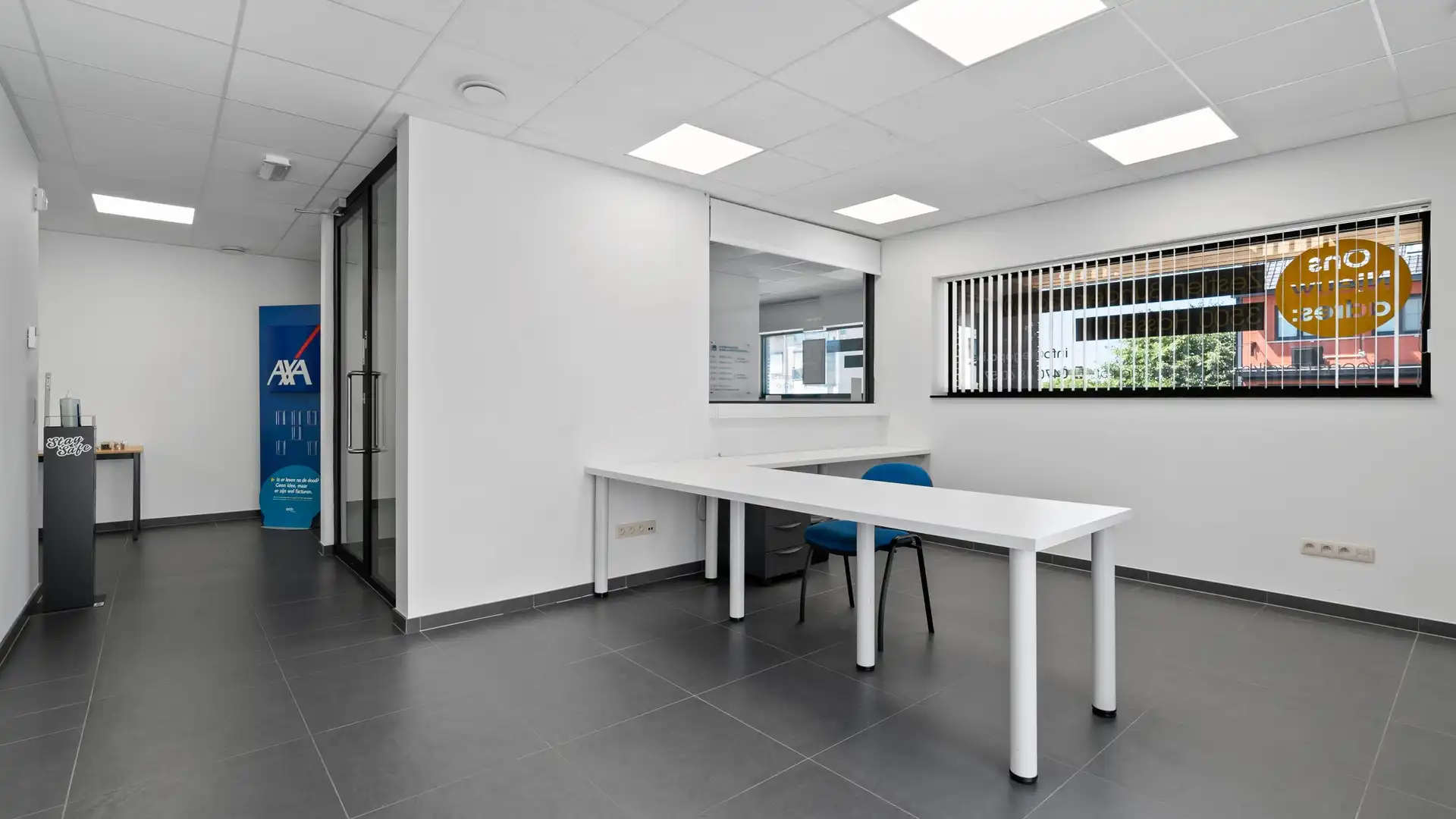 RECENTE, GELIJKVLOERSE KANTOOR-/PRAKTIJKRUIMTE MET GOEDE ZICHTLOCATIE foto 6