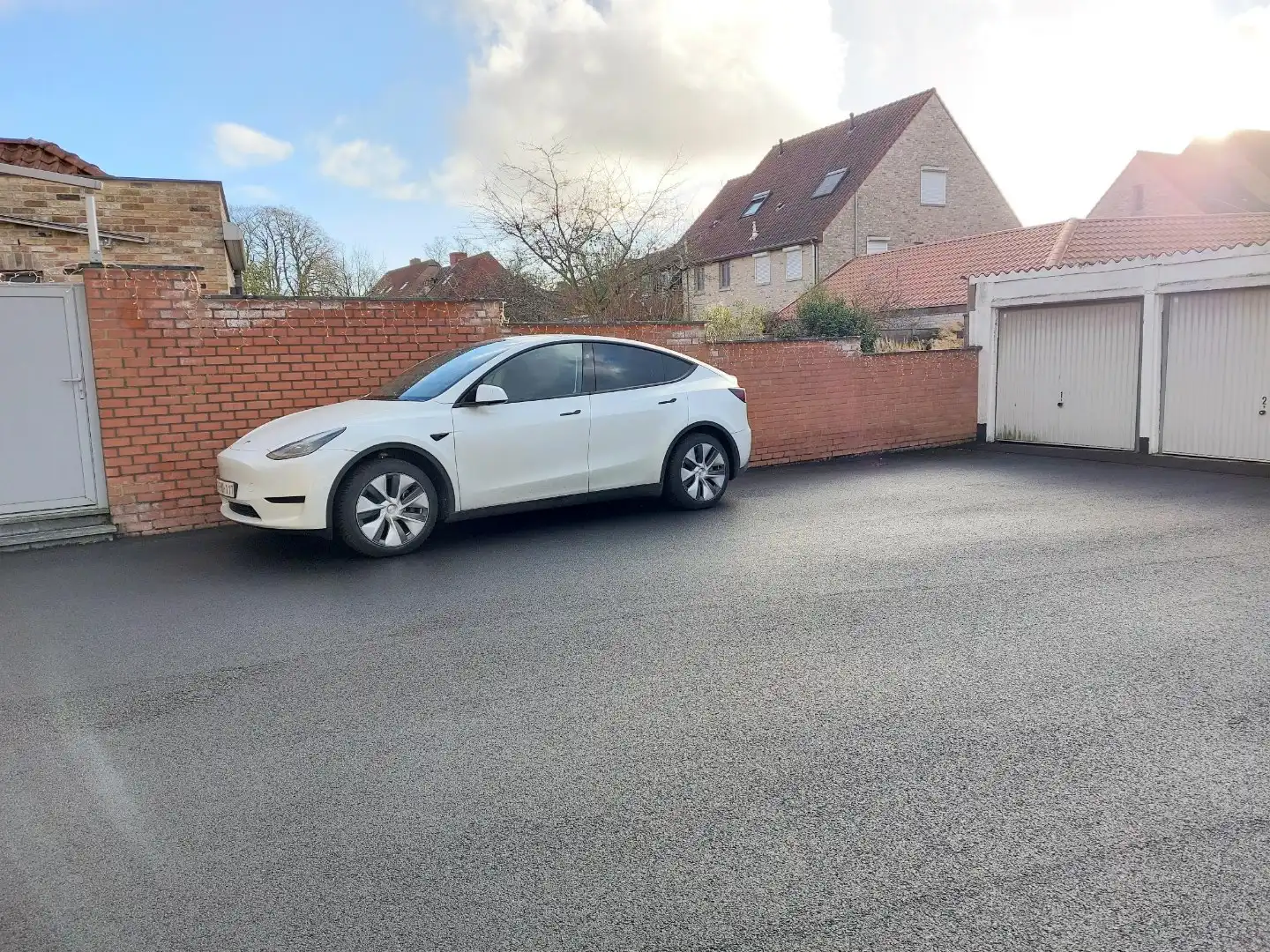 Autostandplaats op binnenkoer foto 2