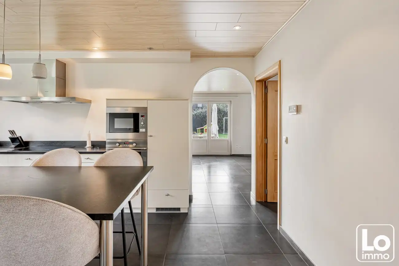 Instap klare ruime open woning met inpandige garage en een zuid georiënteerde tuin op een toplocatie nabij het centrum van Lochristi! foto 7