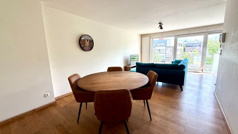 Centraal gelegen appartement met 2 slaapkamers foto 3