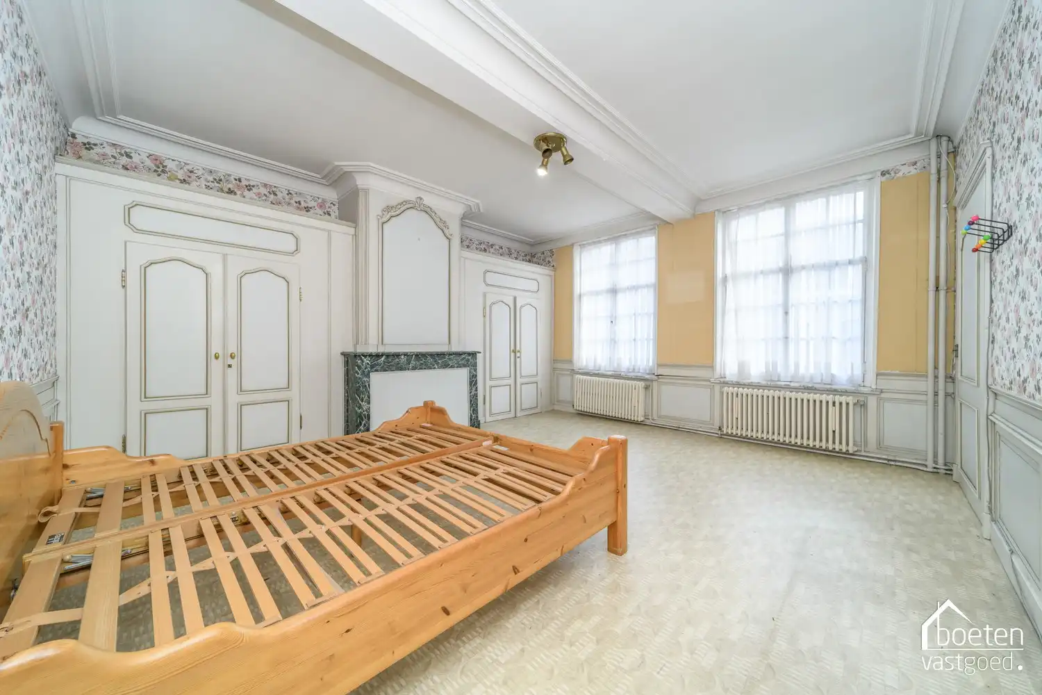 VEURNE: Karaktervol eigendom, type herenwoning, in het bruisende hart van Veurne-centrum, met een waaier van mogelijkheden! foto 14