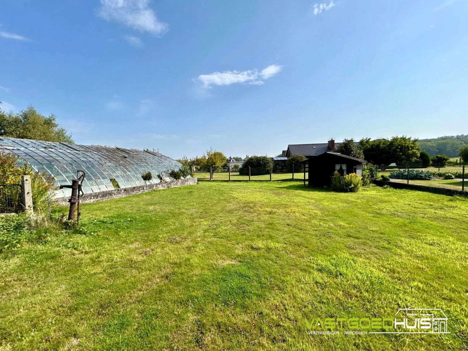 Karaktervolle, te renoveren villa met tuin foto 26
