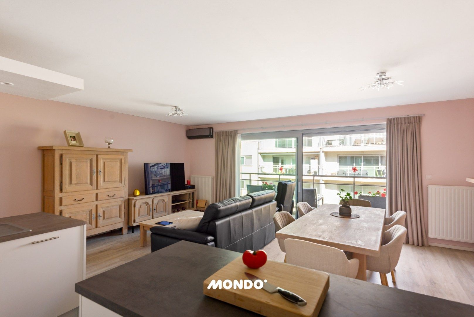 Instapklaar appartement met 2 slaapkamers! foto 2