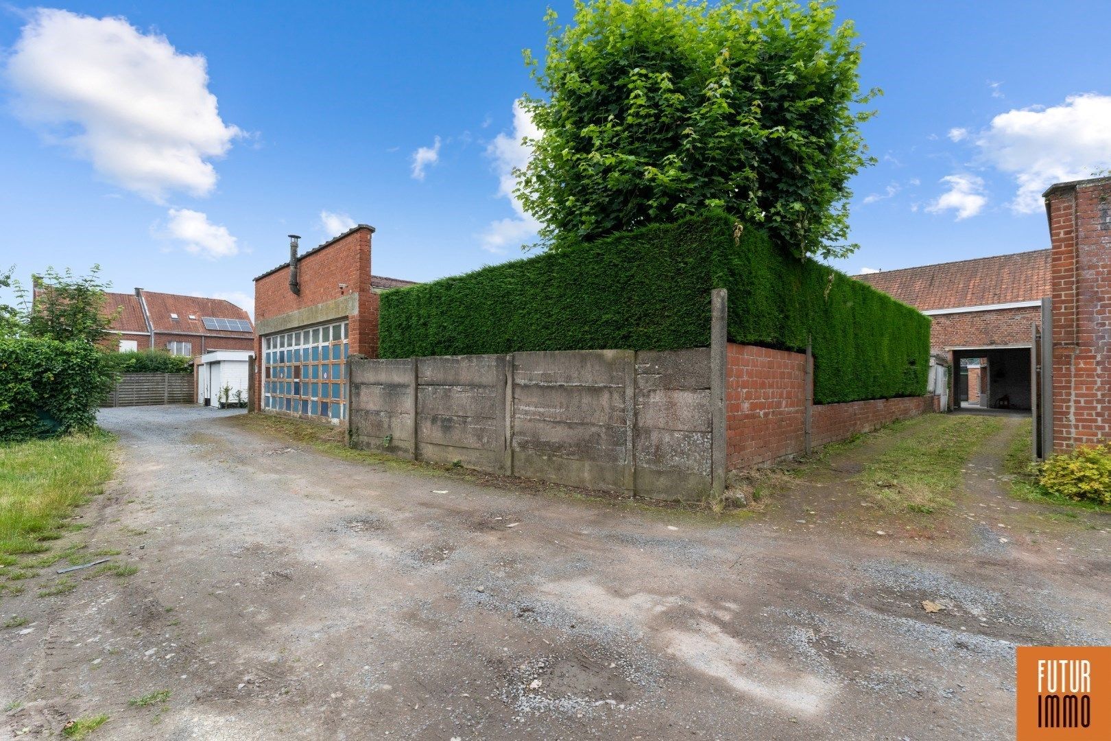 Te renoveren woning met achterliggende grond foto 20