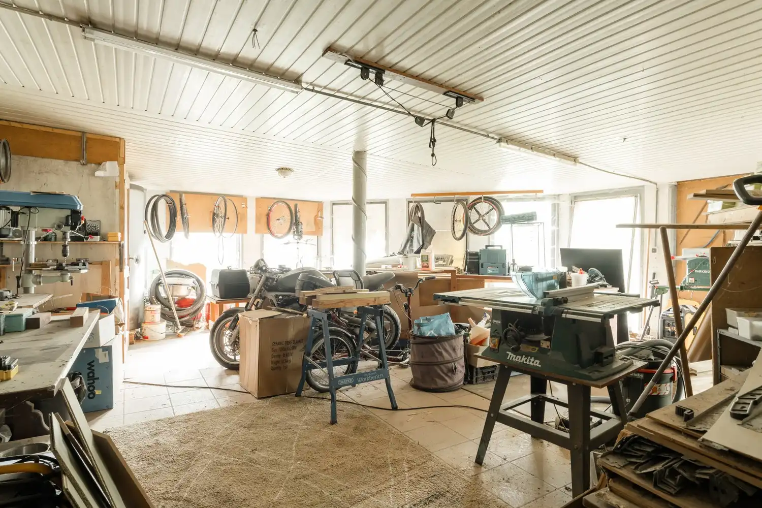 Veelzijdige woning met zorgmogelijkheden, werkruimte en tal van bijgebouwen foto 56