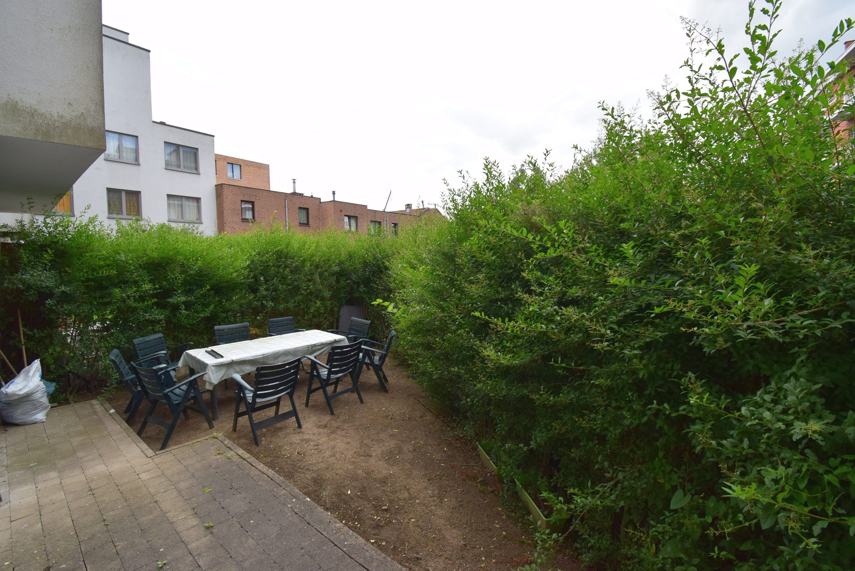 Gelijkvloers appartement 4 slaapkamers met tuin en autostaanplaats foto 3