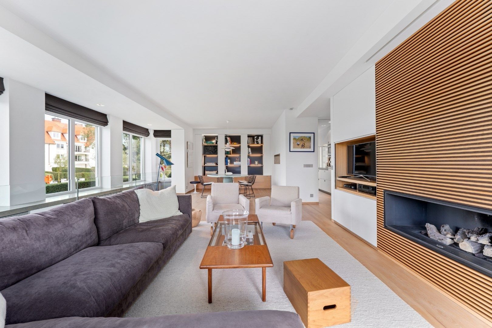 Prachtig gemeubeld appartement in een standingvolle residentie in hartje Zoute met 4 slk's!  foto 3