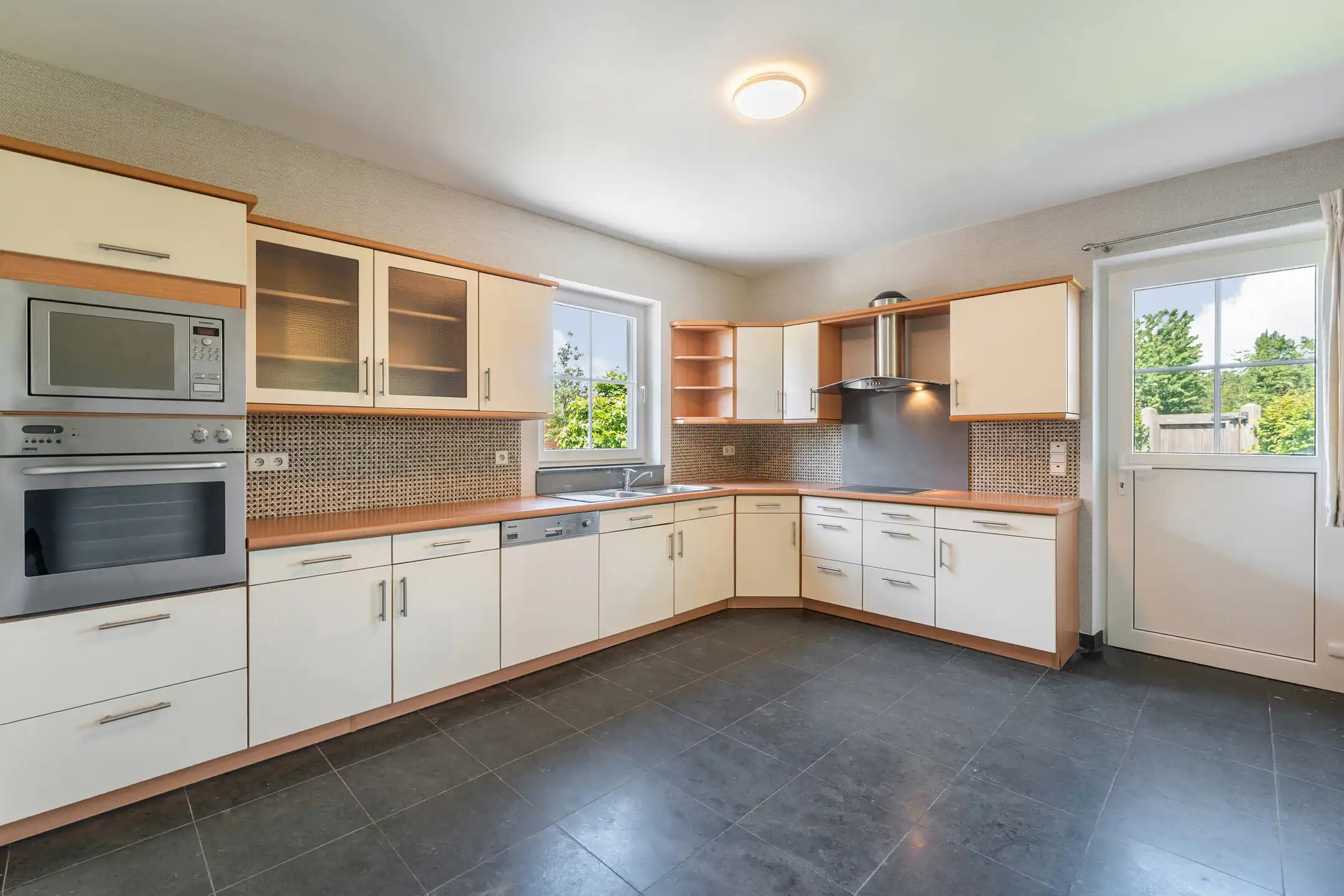 Mooie villa met achterliggende weide te Membruggen foto 12