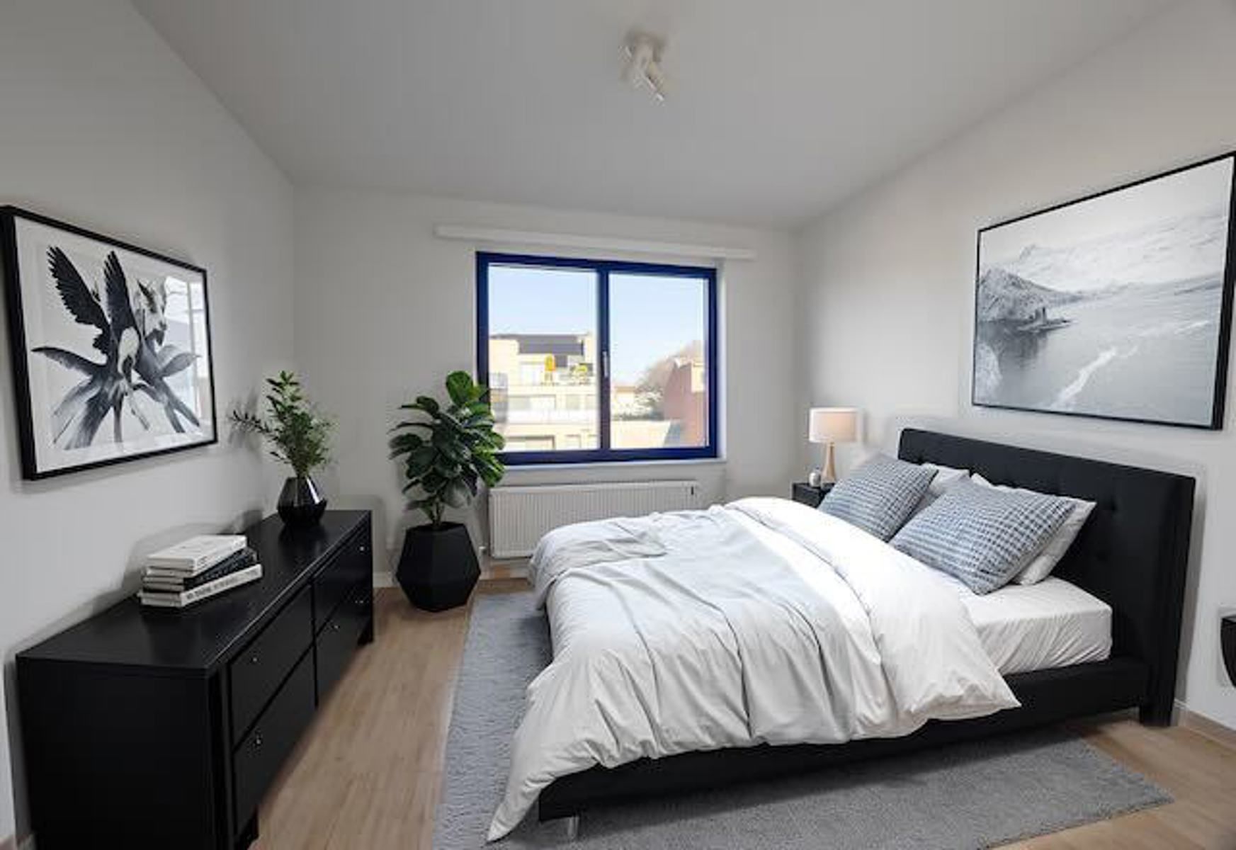 Handelszaak, twee appartementen en garageboxen foto 26