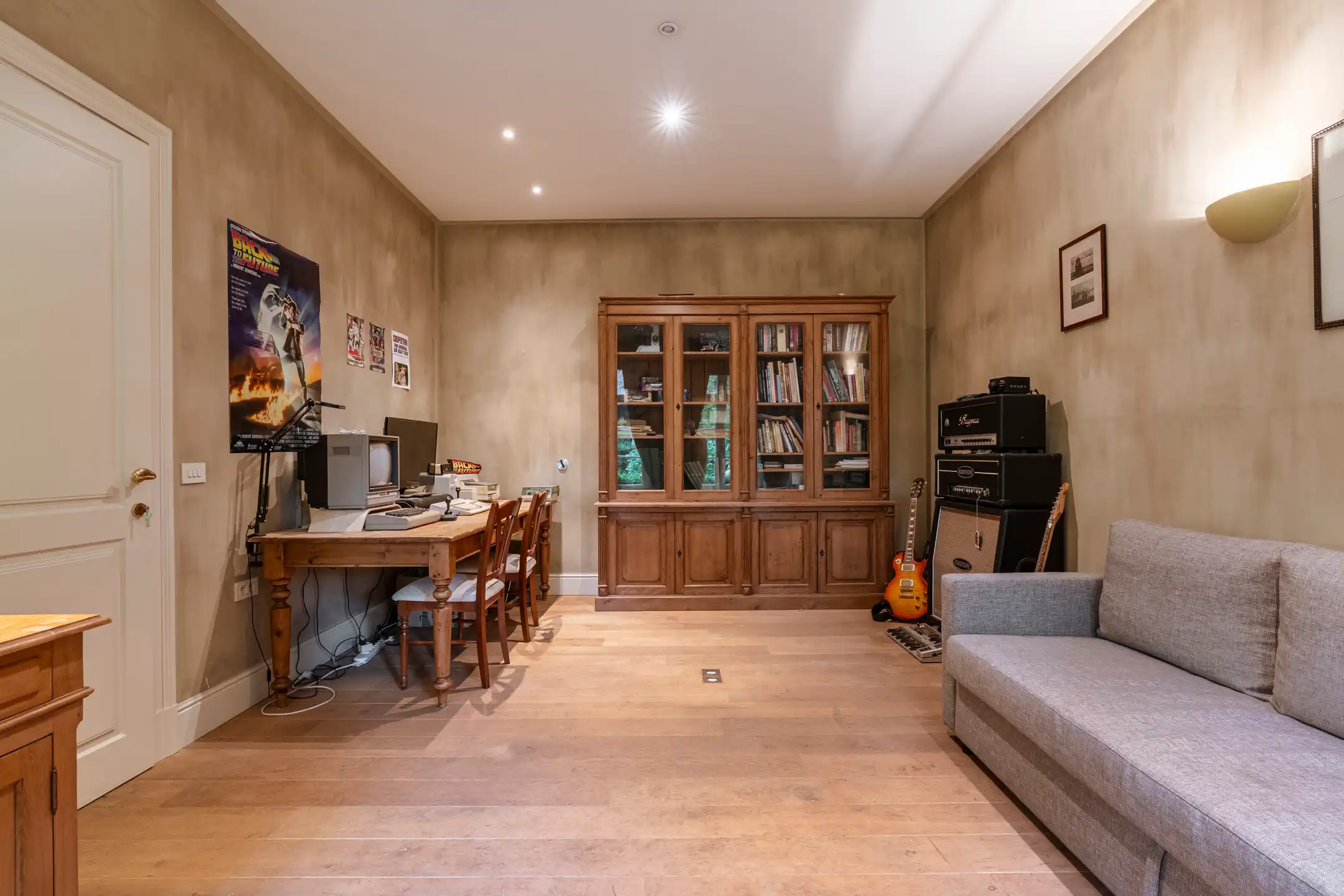 Ruime "manoir villa" gelegen in het gegeerde Hertebos te 's Gravenwezel. foto 20