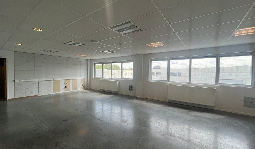 Bedrijfsgebouw met laadkade te huur in Zottegem foto 20