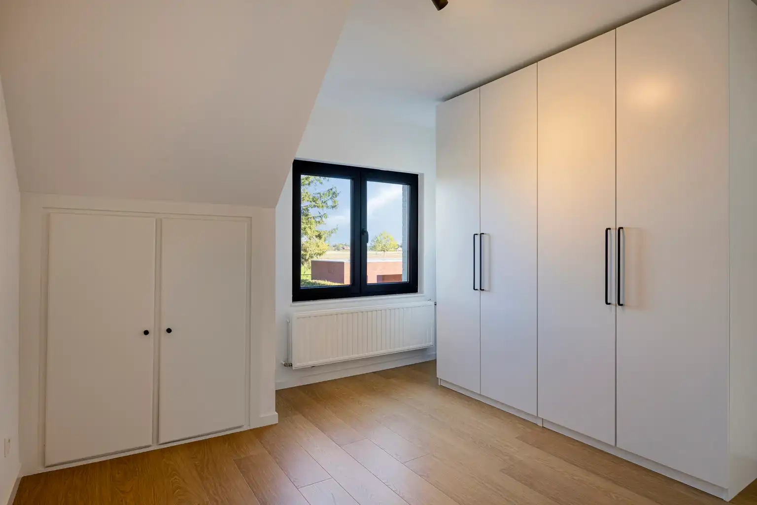 Gerenoveerde gezinswoning met ruime opslagplaats foto 20