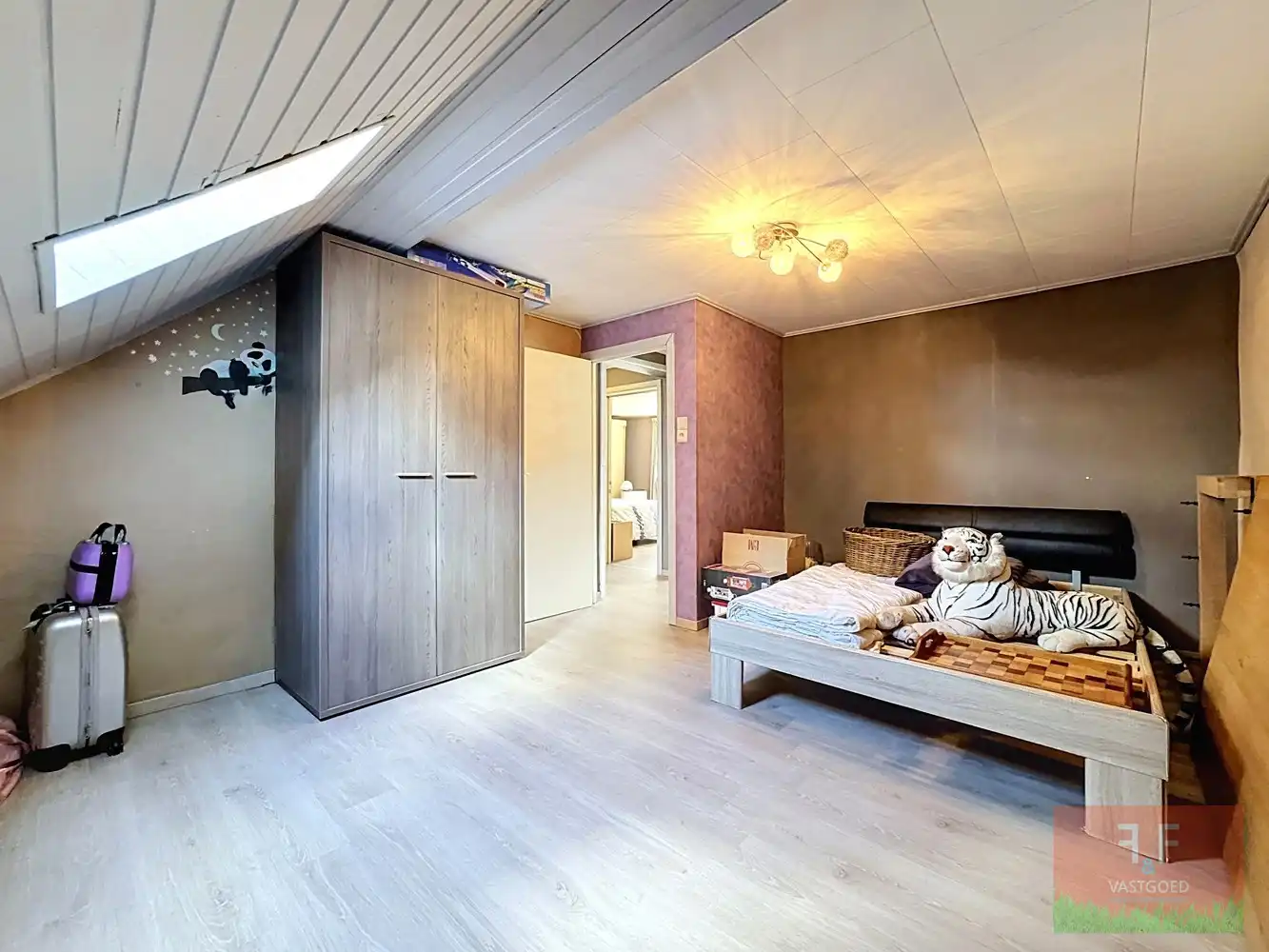 Halfopen bebouwing met 5 slaapkamers, ruime garage en grote tuin te Bavegem foto 21