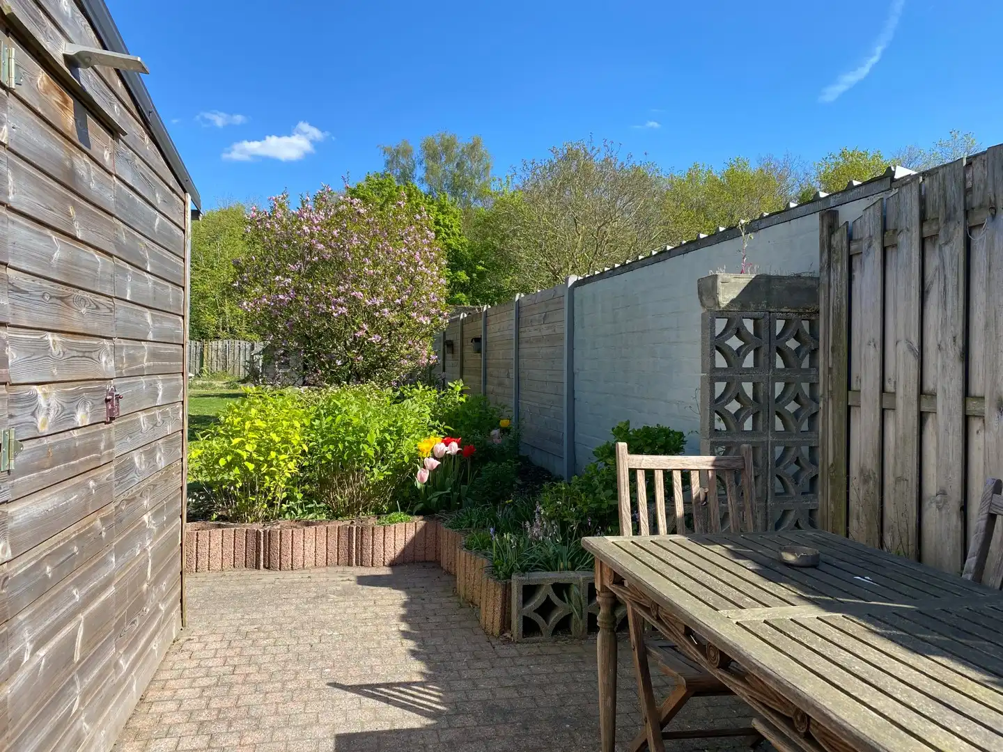 Charmante woning met grote tuin en garage op leuke locatie foto 12