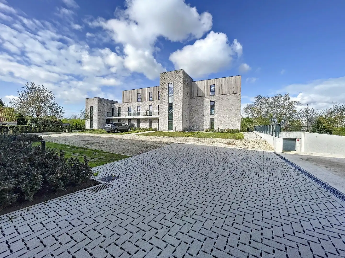 Opbrengsteigendom bestaande uit 3 appartementen met bijhorende garages/parkeerplaats foto 10