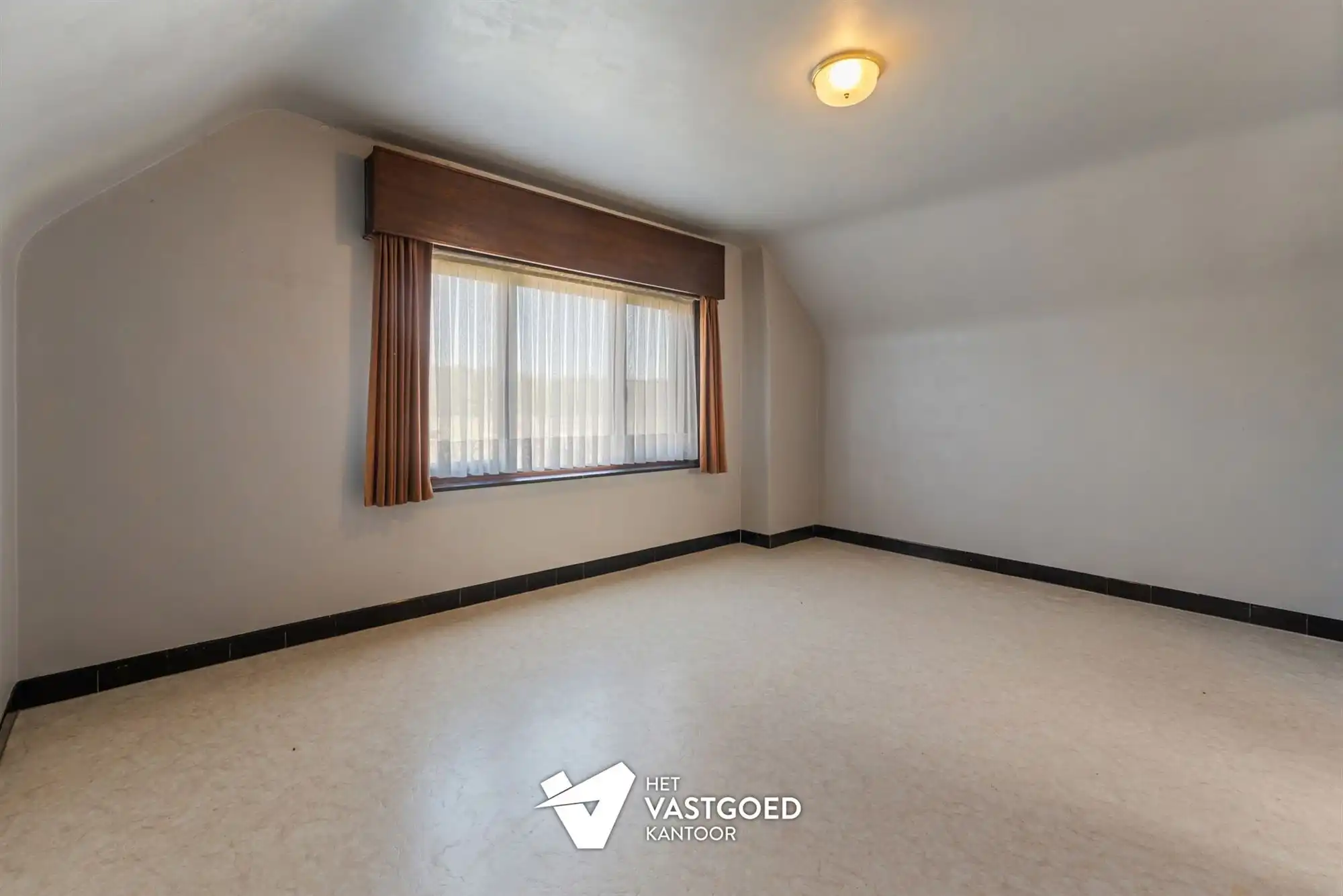 PRACHTIG GELEGEN WONING OP CA 1 HECTARE foto 13