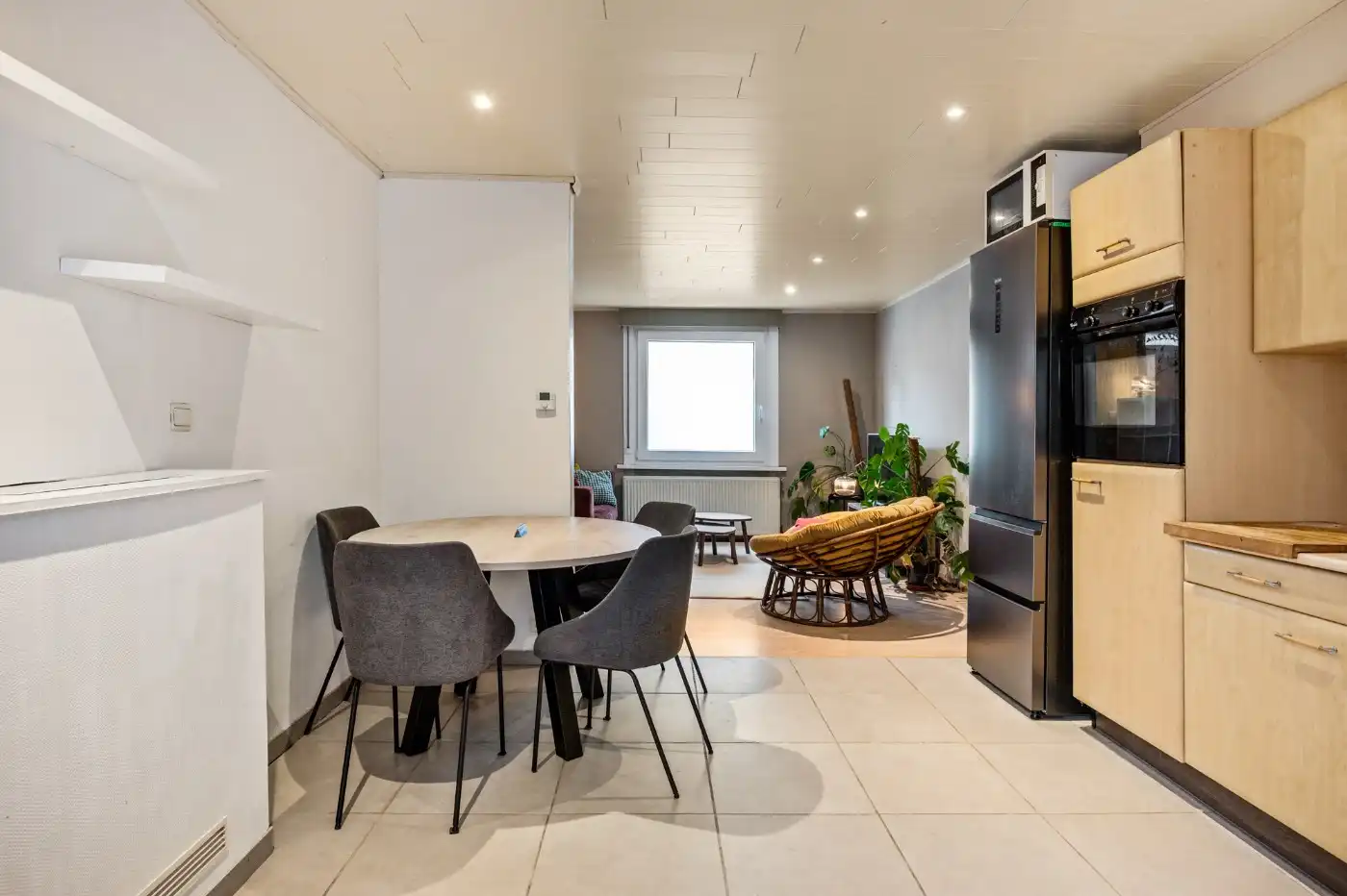 Gesloten bebouwing met 2 slpk., tuinberging en tuin foto 7