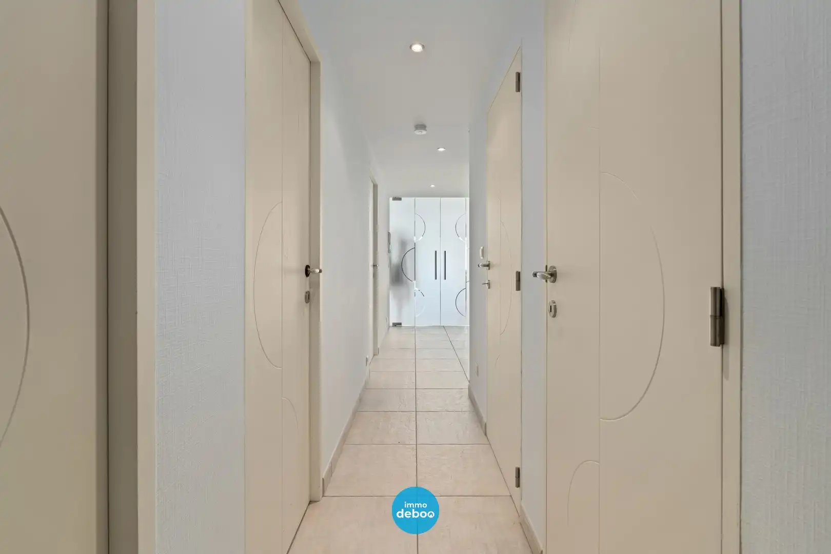 Ruim hoekappartement met zee- en havenzicht foto 9
