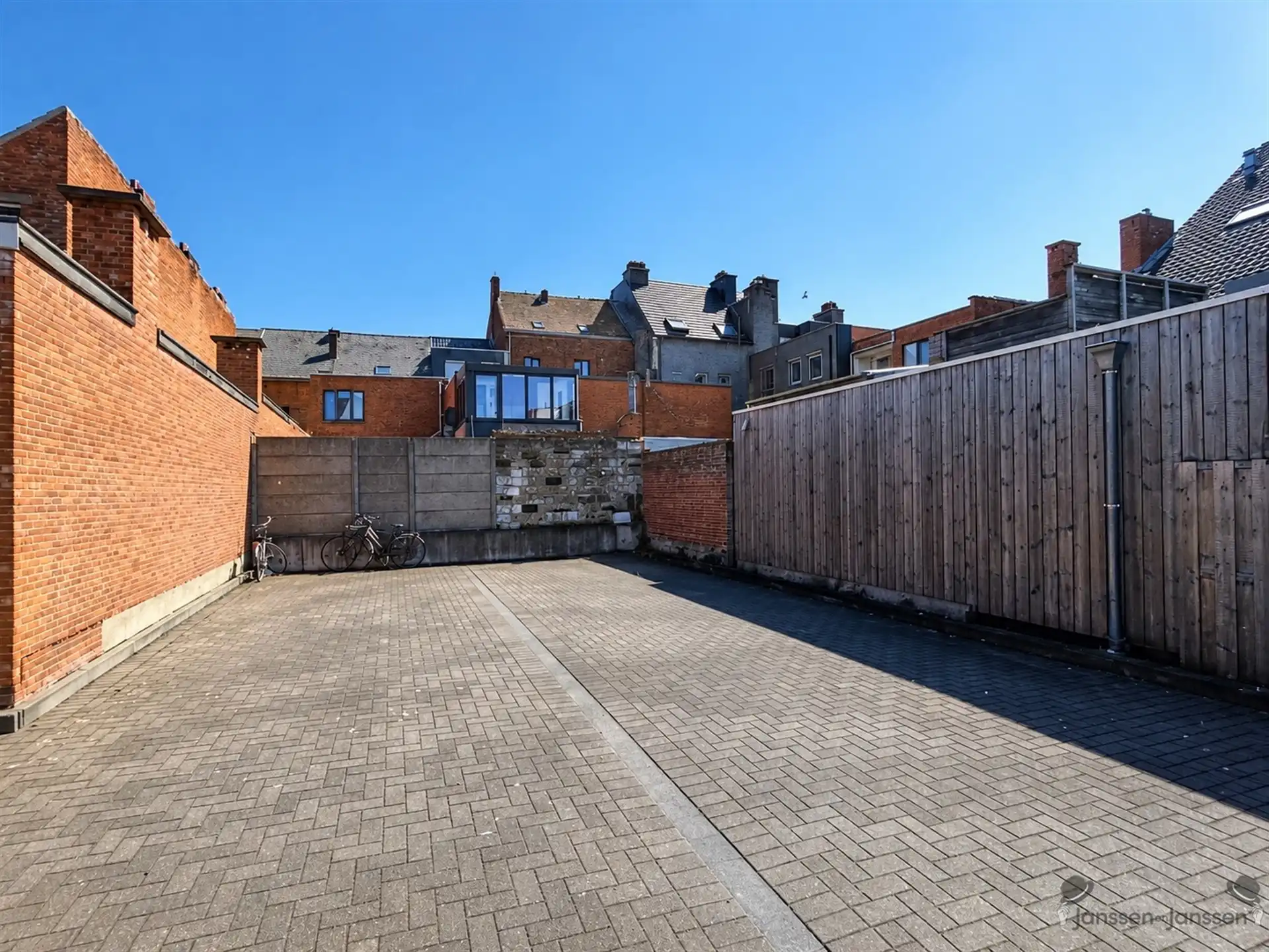 Vers gerenoveerd dakappartement met zuidgericht terras foto 12