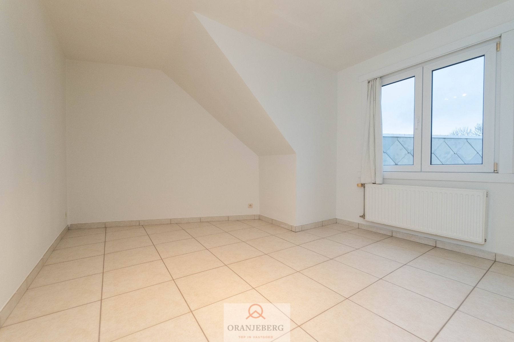 Lichtrijke bel-étage woning met garage en tuin te Lievegem - Waarschoot foto 9