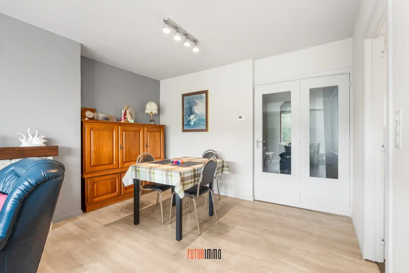 Ruim, lichtrijk & instapklaar appartement te Sint-Michiels foto 9