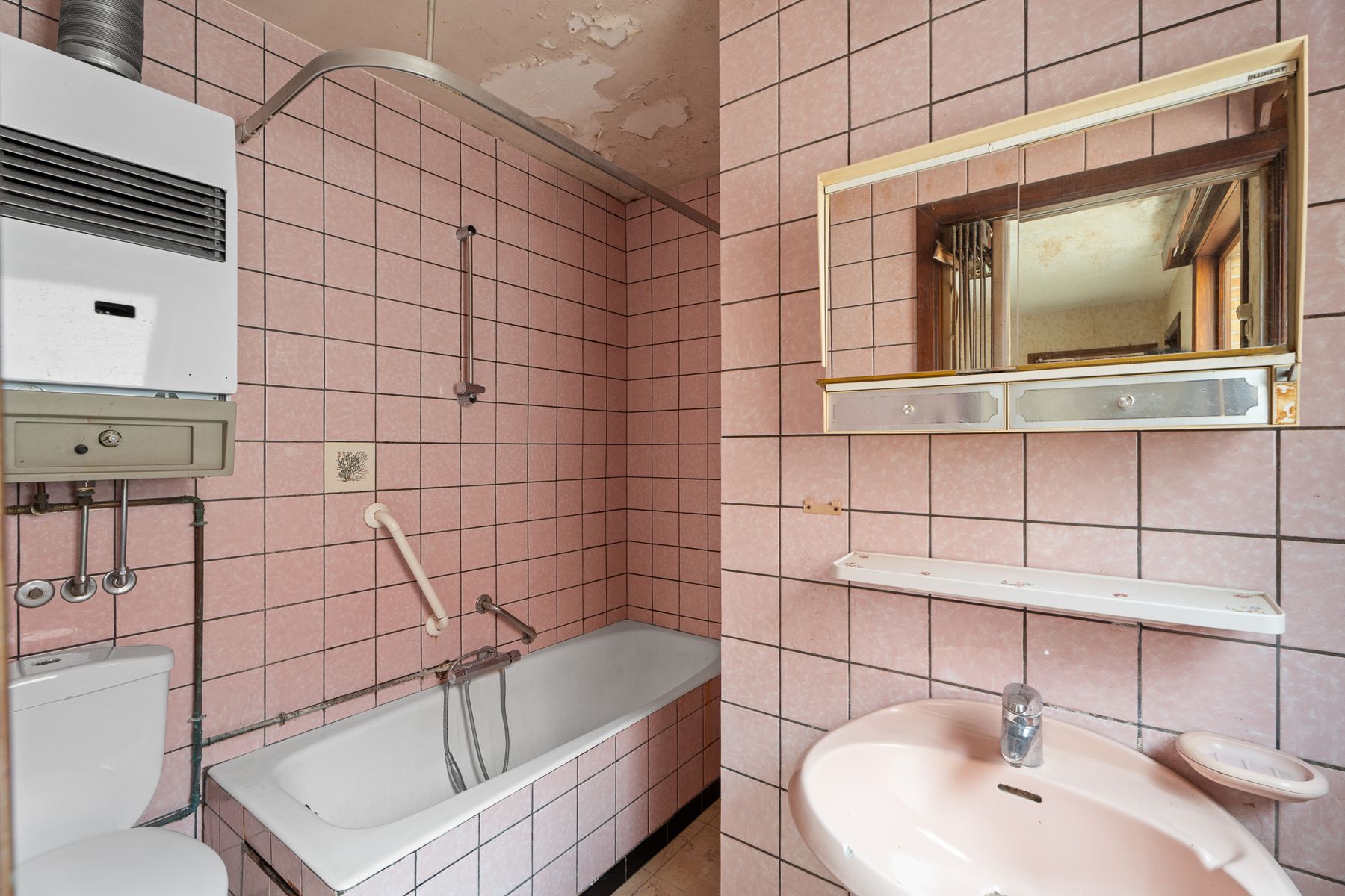 Te renoveren woning met potentieel in centrum Wetteren! foto 7