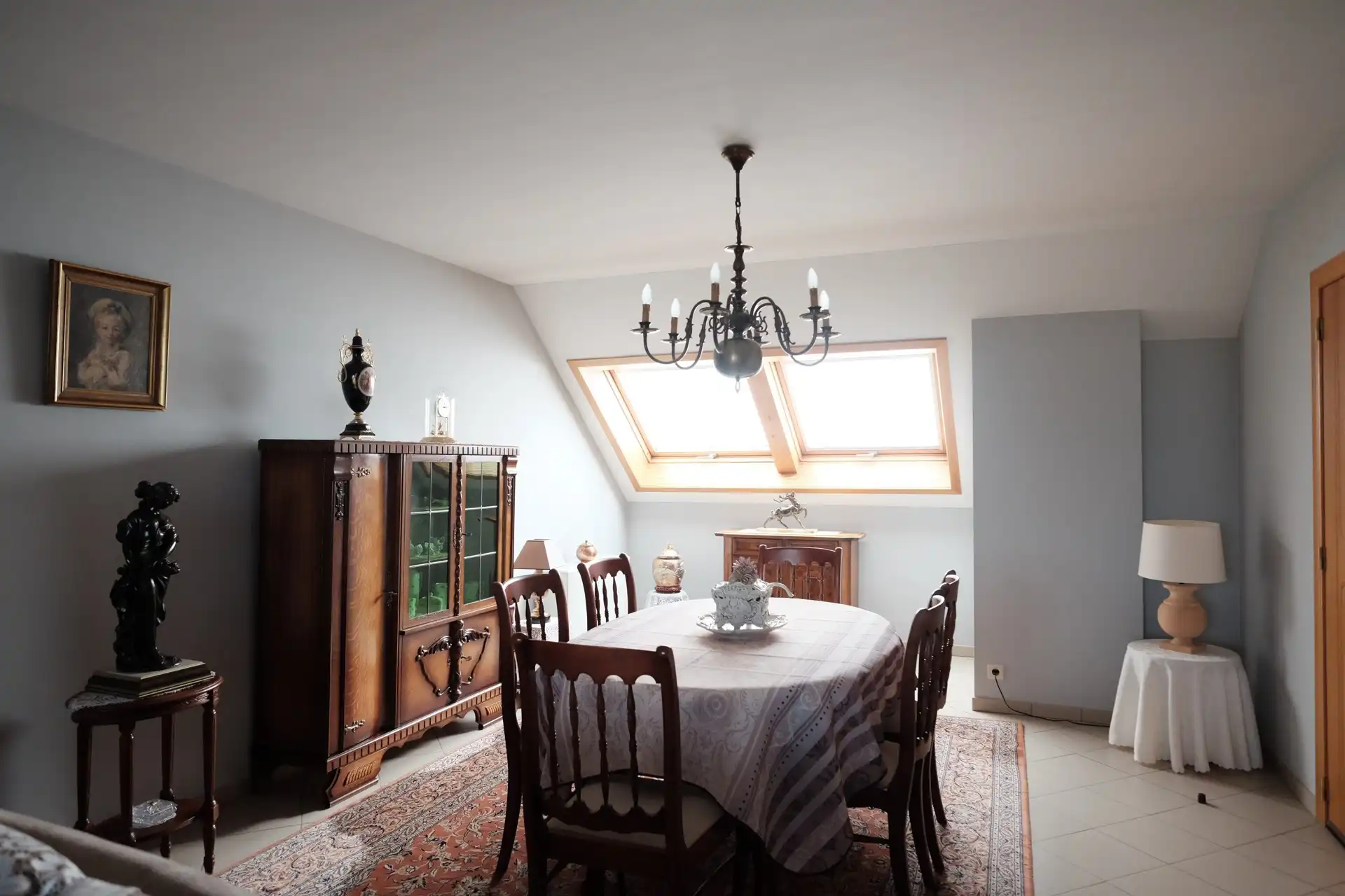 Ruim dakappartement met 2 grote slaapkamers, terras en garage – centrum Asper foto 5