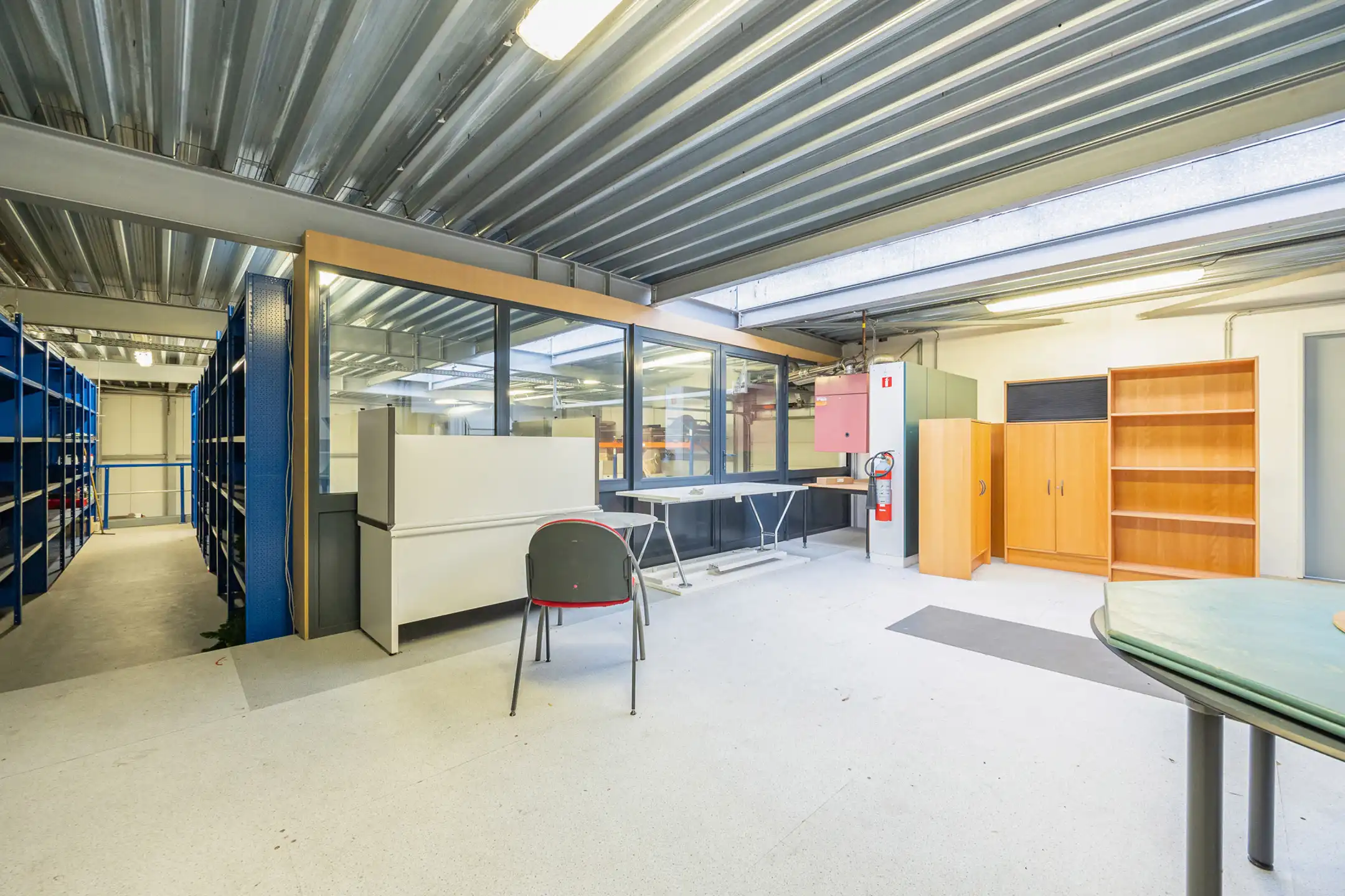 Opslagruimte met kantoor te huur te Kalmthout foto 3