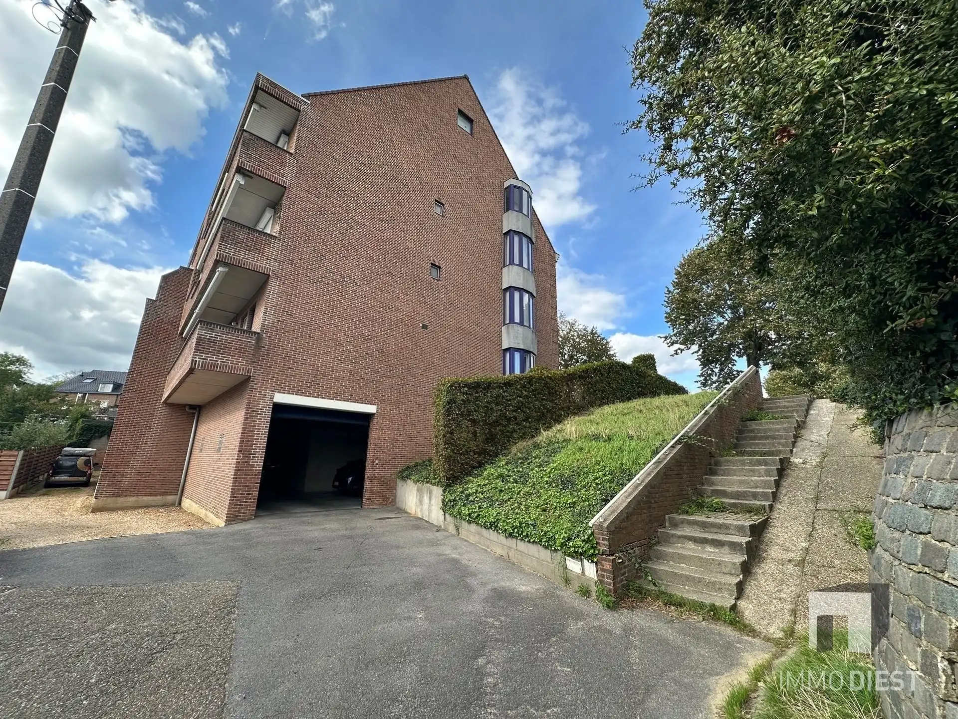 Kantoor met aparte studio, parking en 2 kelders foto 32