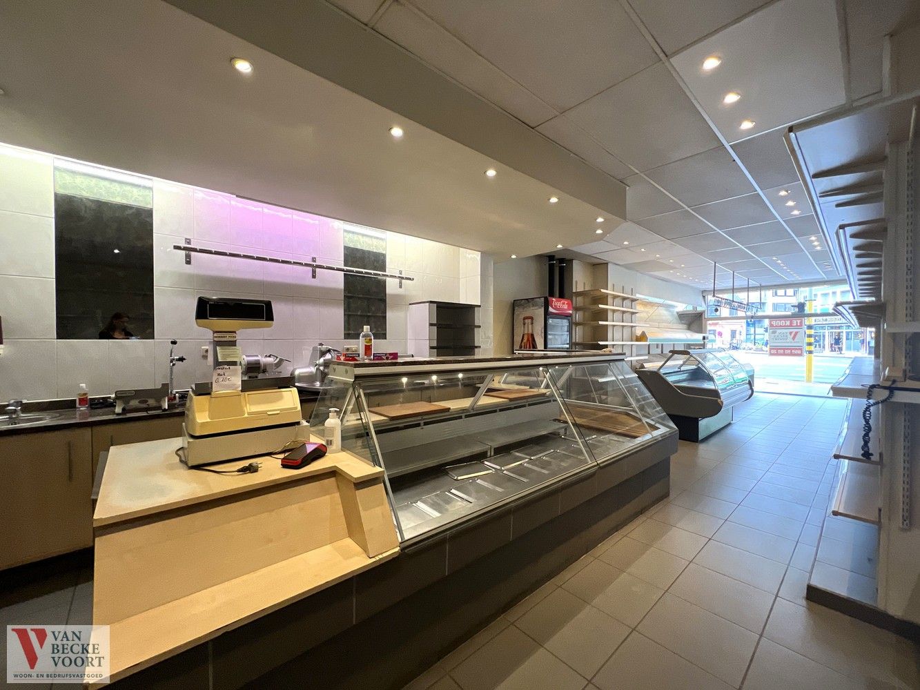 Handelsgelijkvloers met woonst 314m² foto 4