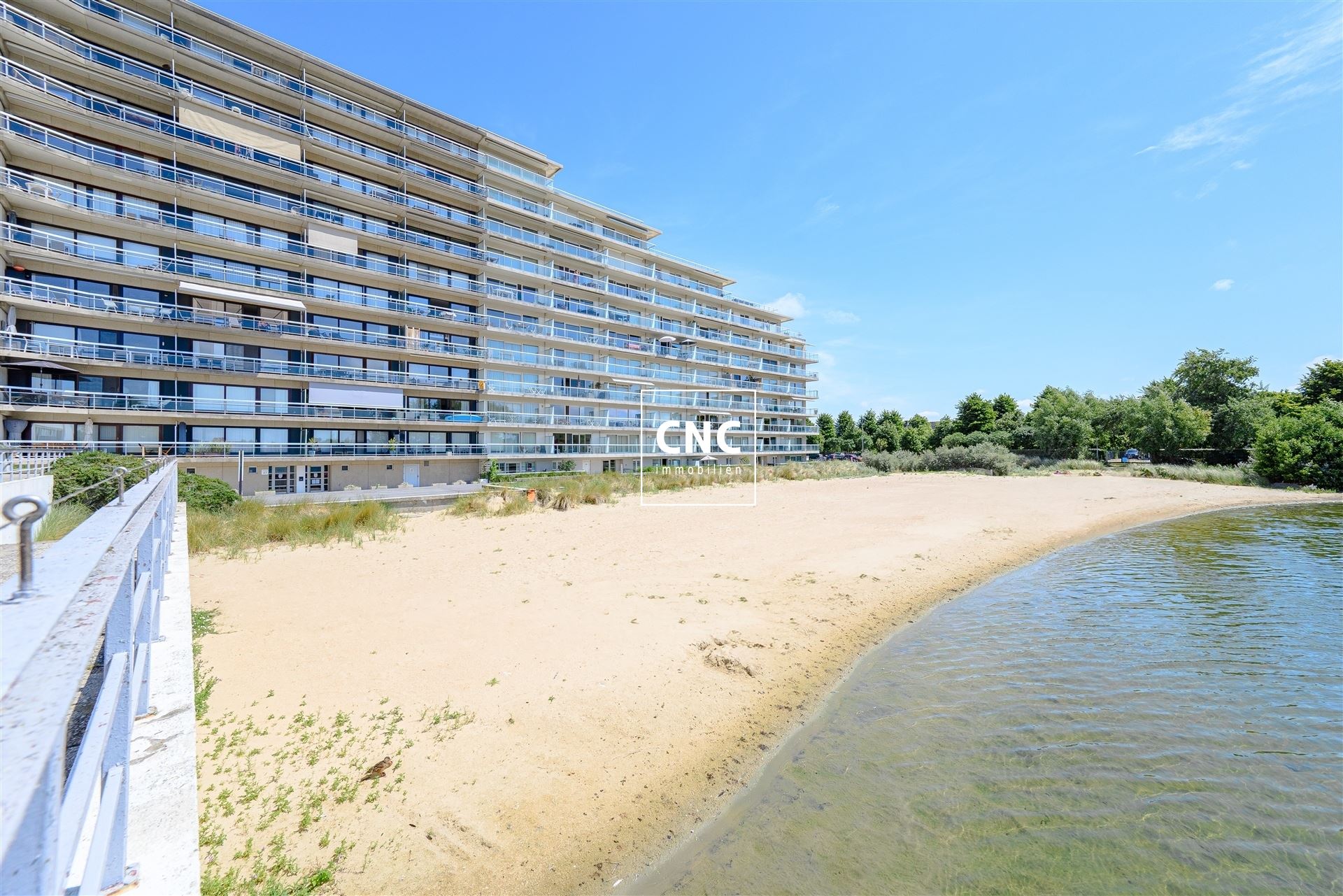 Studio met prachtig open zicht op het meer in Duinbergen foto 13