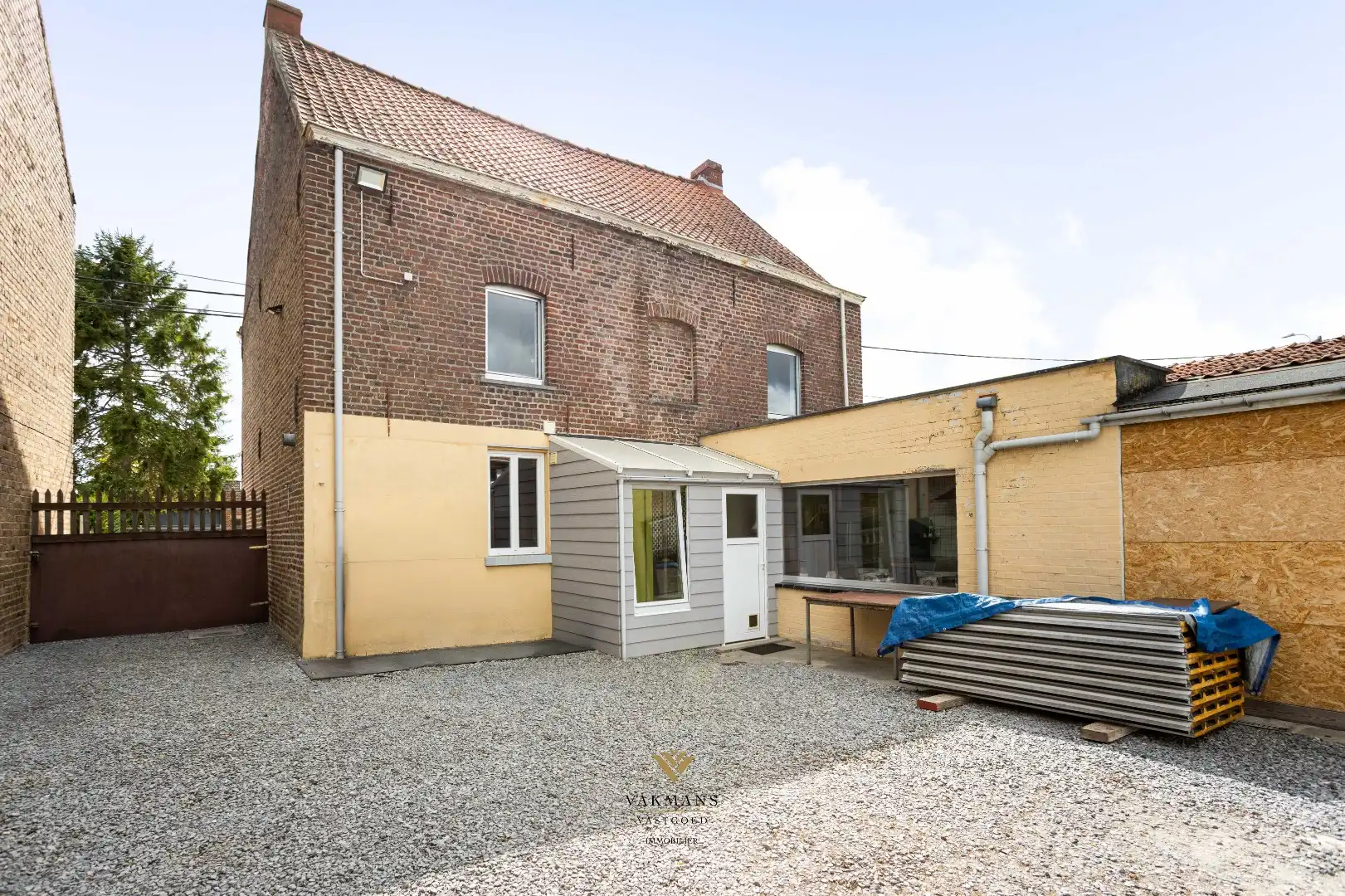 Te renoveren woning op den buiten met veel ruimte en tuin foto 28