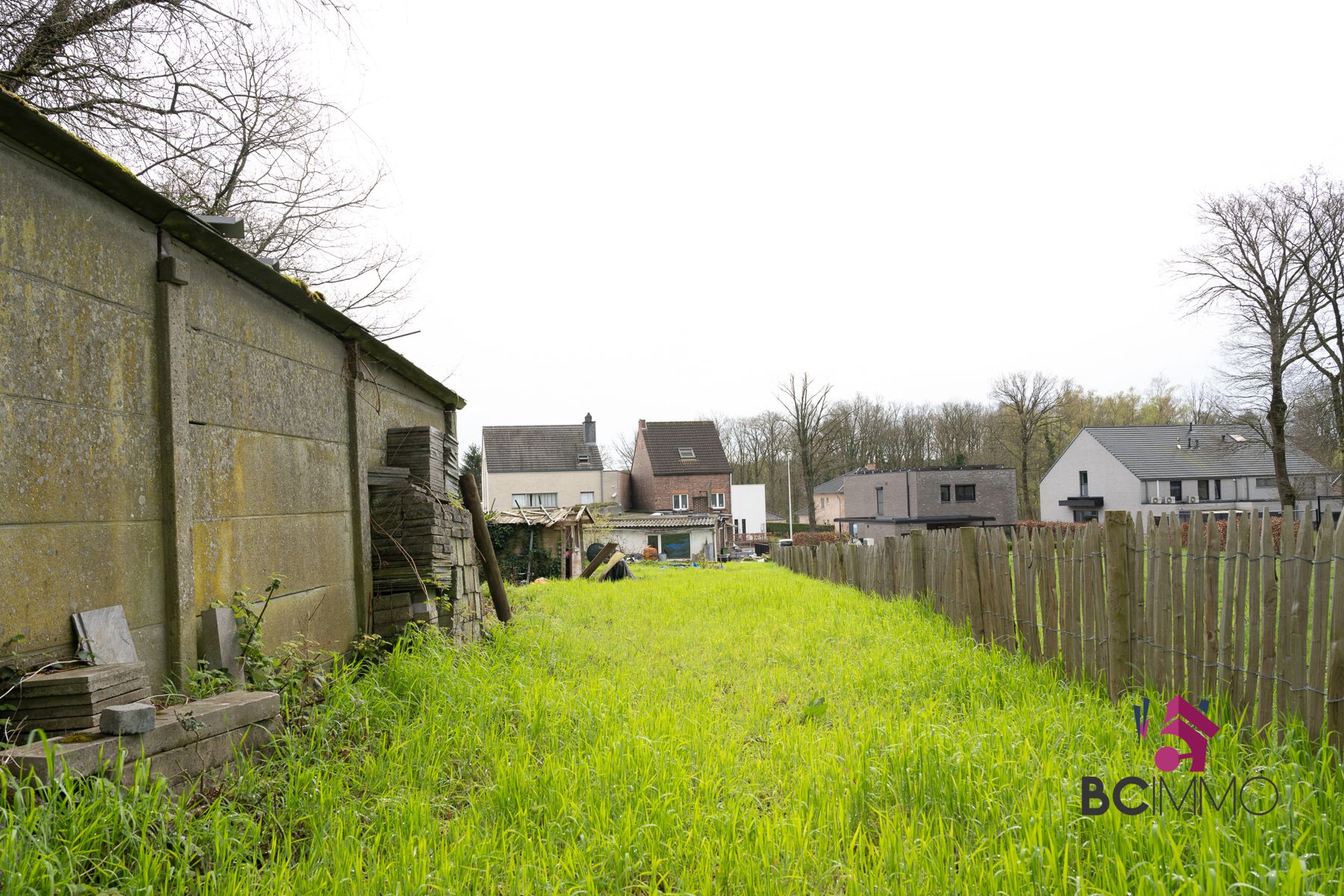 Ruime gezinswoning met een grote tuin foto 17