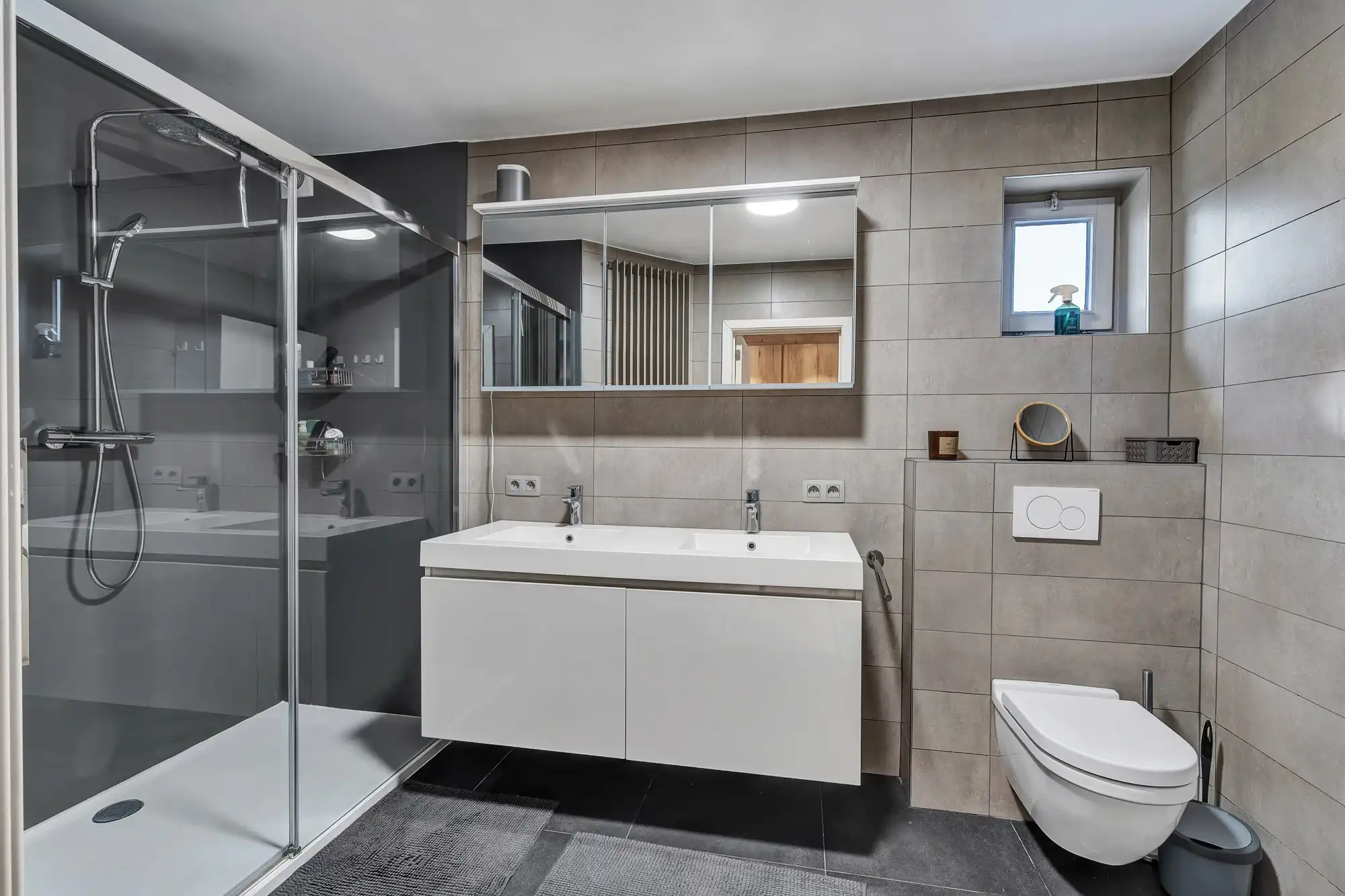 Ruime, volledig gerenoveerde woning op centrale ligging foto 8