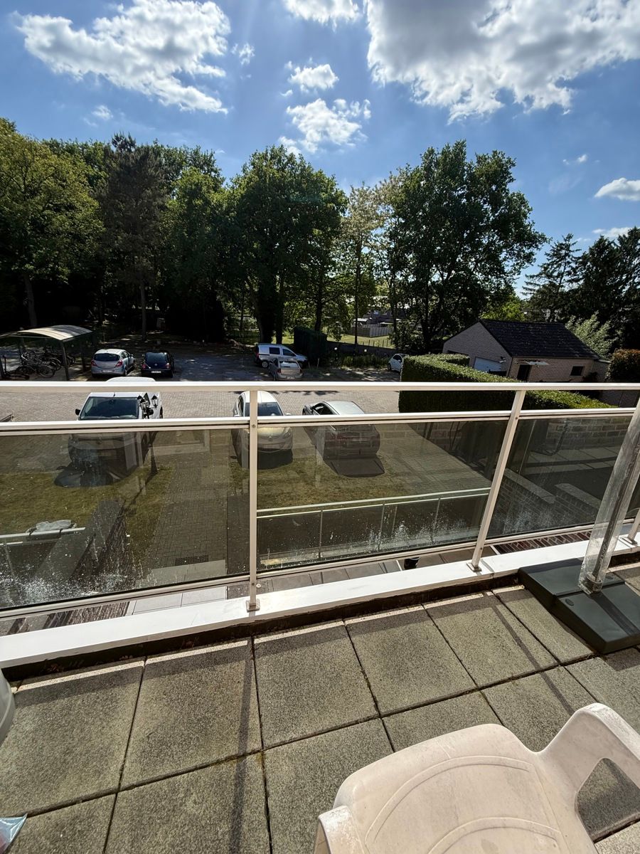 Instapklaar appartement met terras op toplocatie in Genk foto 8