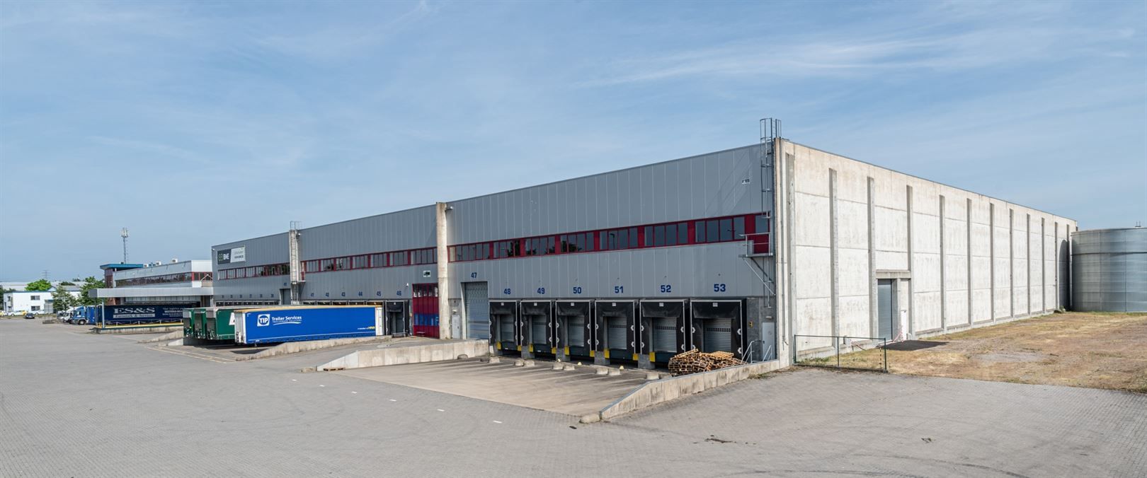 Logistieke hal foto {{pictureIndex}}