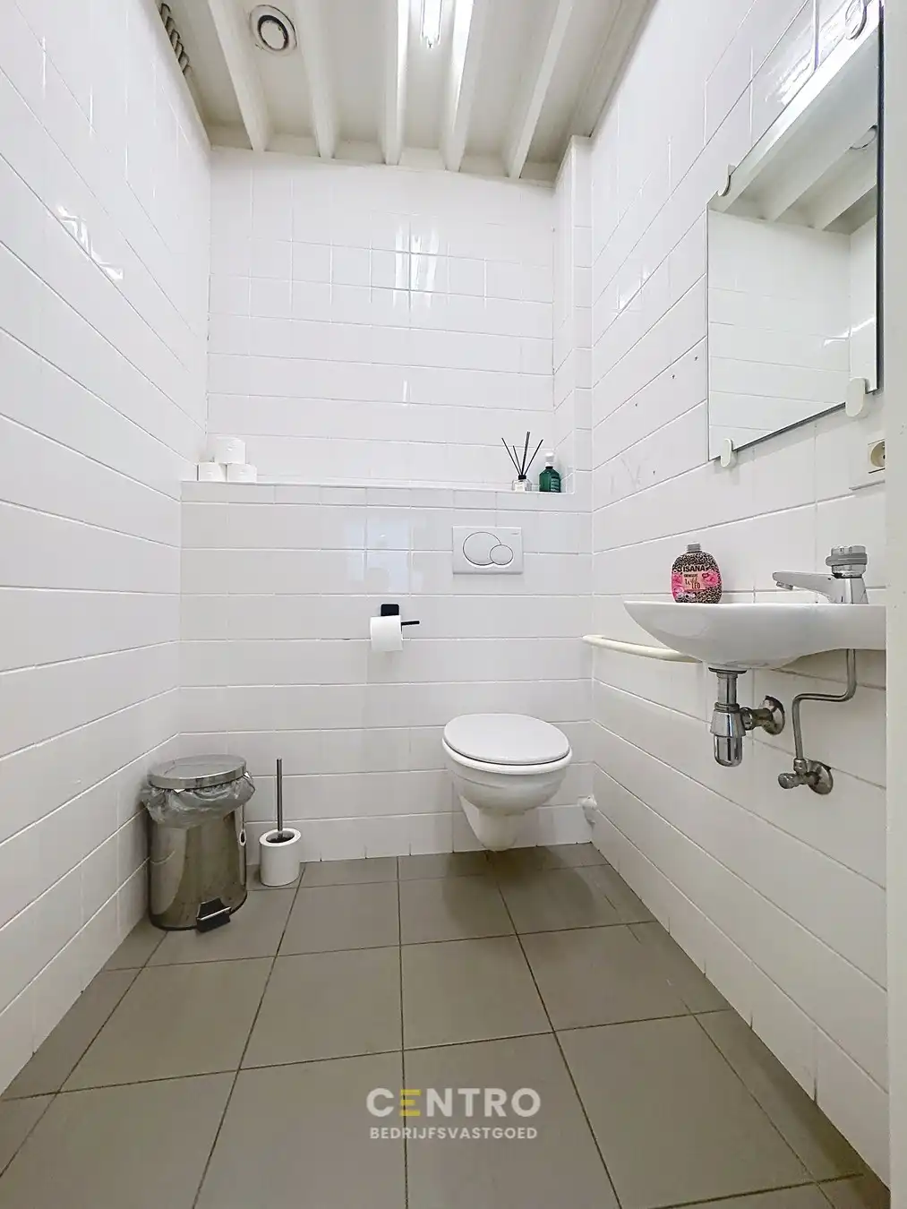 Instapklaar KANTOORGEBOUW te koop met MAGAZIJN (stockage of parkeerplaatsen) en ruim APPARTEMENT (3 slpkms) langs dé Maalse Steenweg te Brugge (Sint-Kruis) foto 13