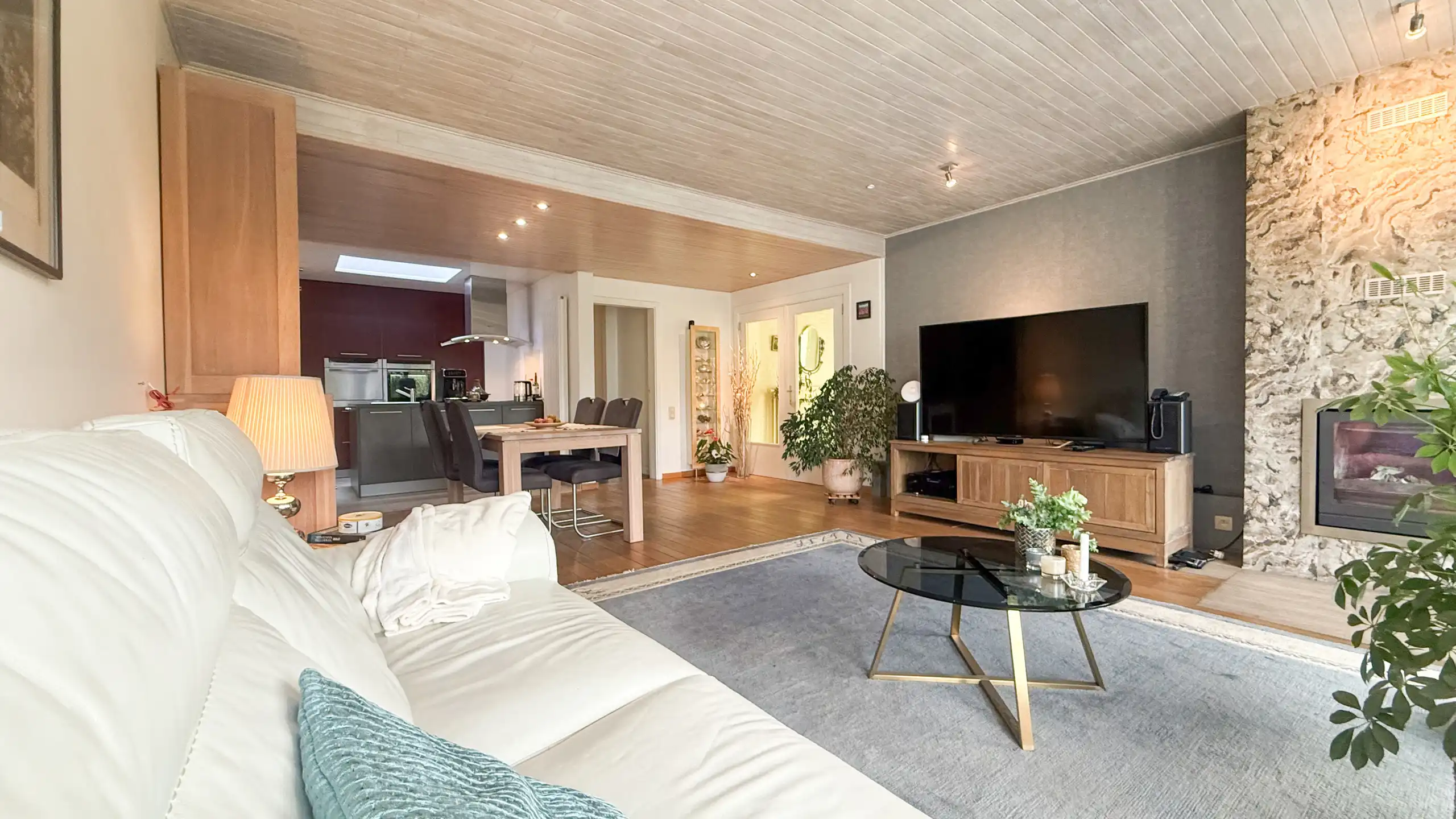 Ruime gezinswoning op 8 are met 5 slaapkamers op toplocatie! foto 8
